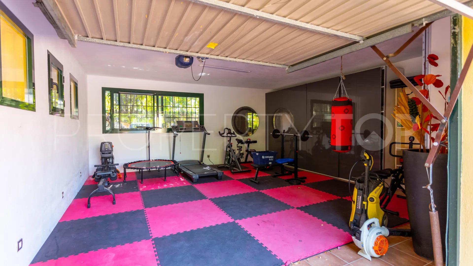 Villa en venta en Guadalmina Baja con 5 dormitorios