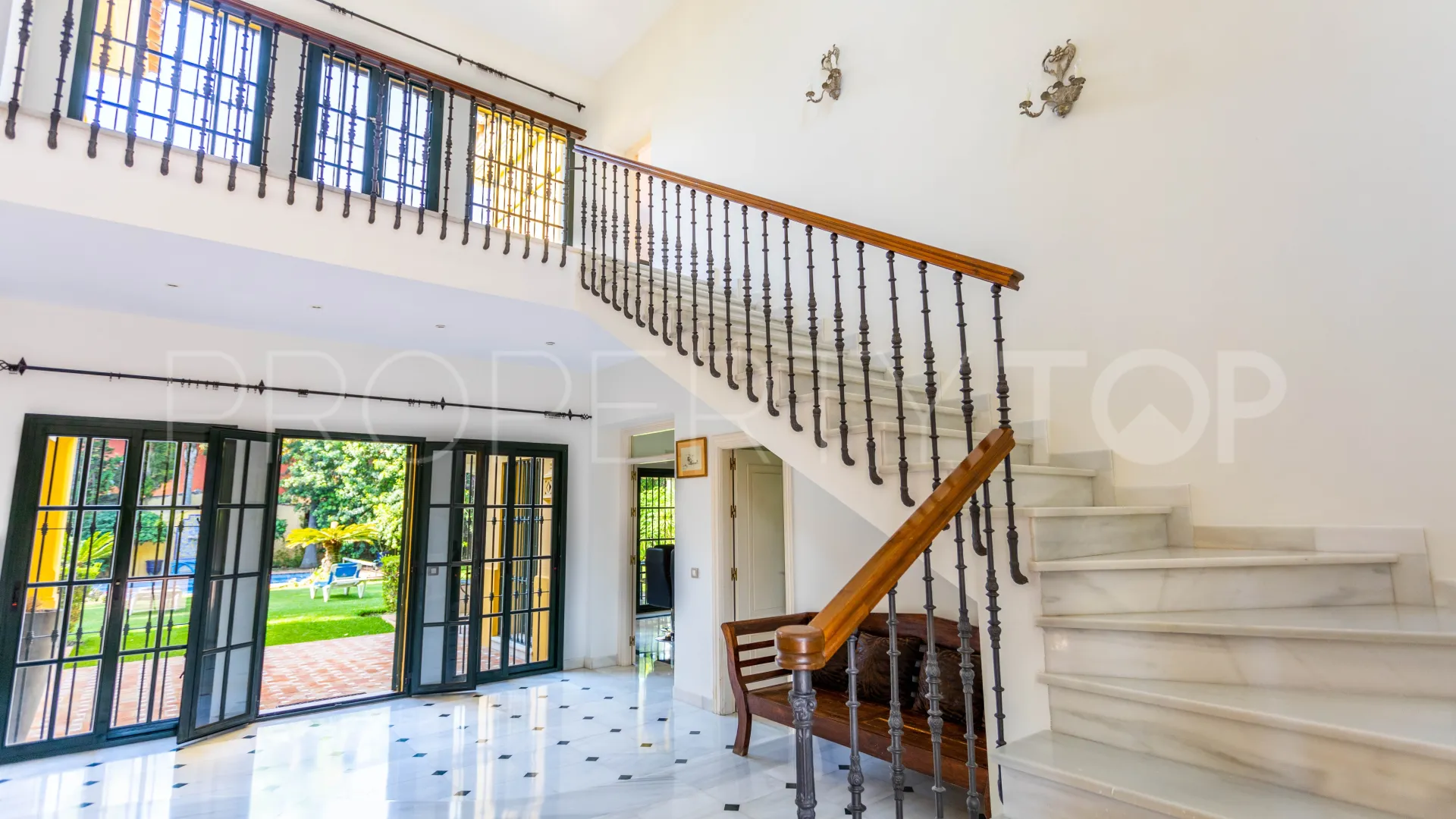 Villa en venta en Guadalmina Baja con 5 dormitorios