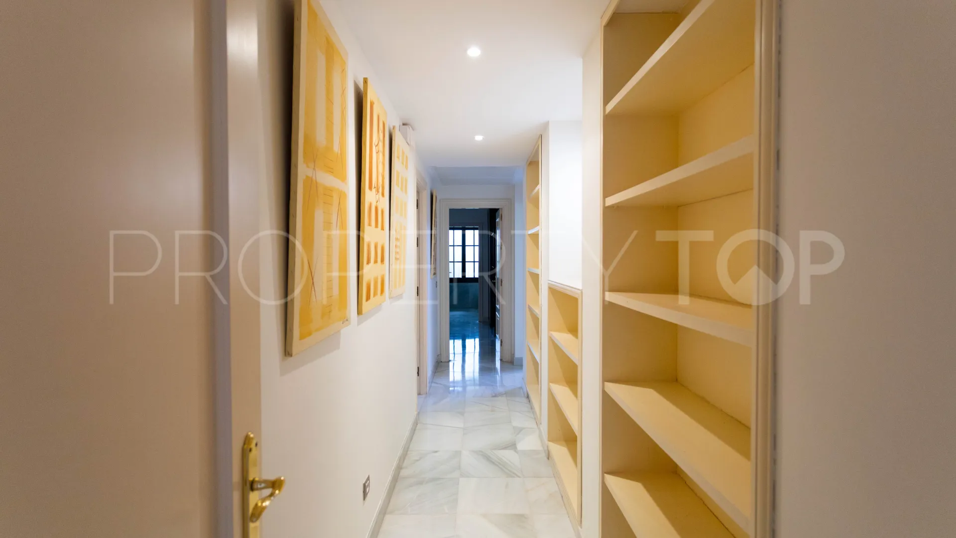 Villa en venta en Guadalmina Baja con 5 dormitorios