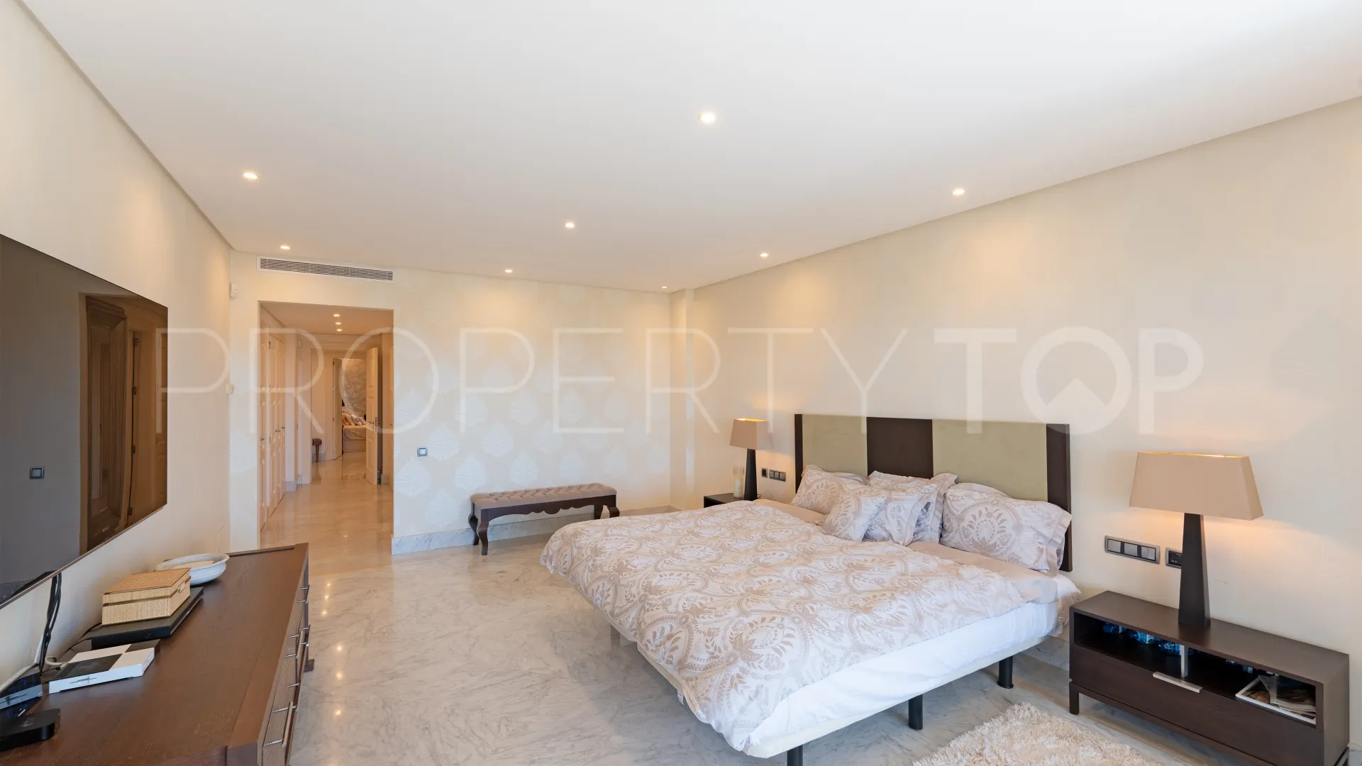 For sale ground floor apartment with 3 bedrooms in Los Monteros Playa