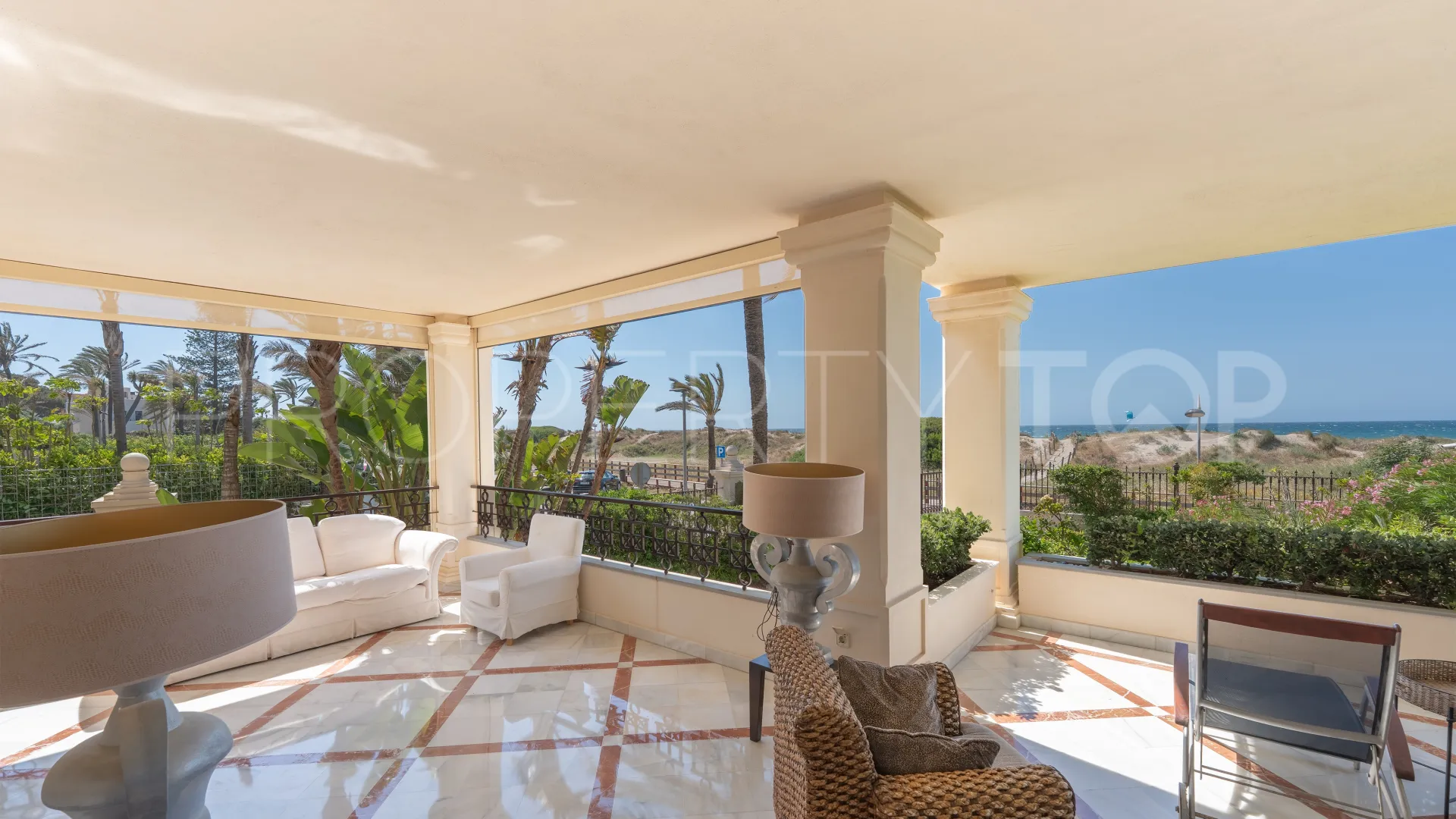 For sale ground floor apartment with 3 bedrooms in Los Monteros Playa