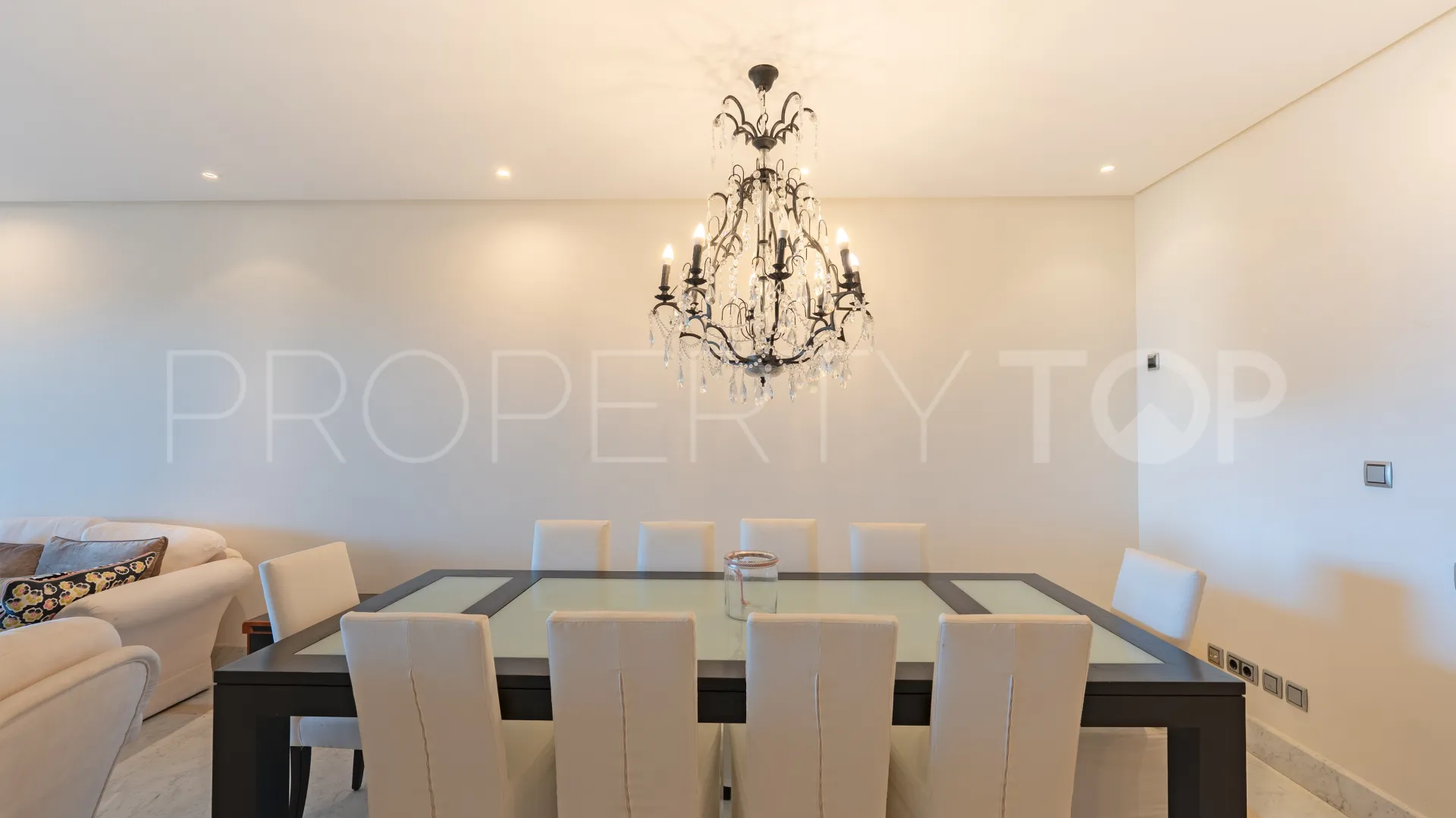 For sale ground floor apartment with 3 bedrooms in Los Monteros Playa