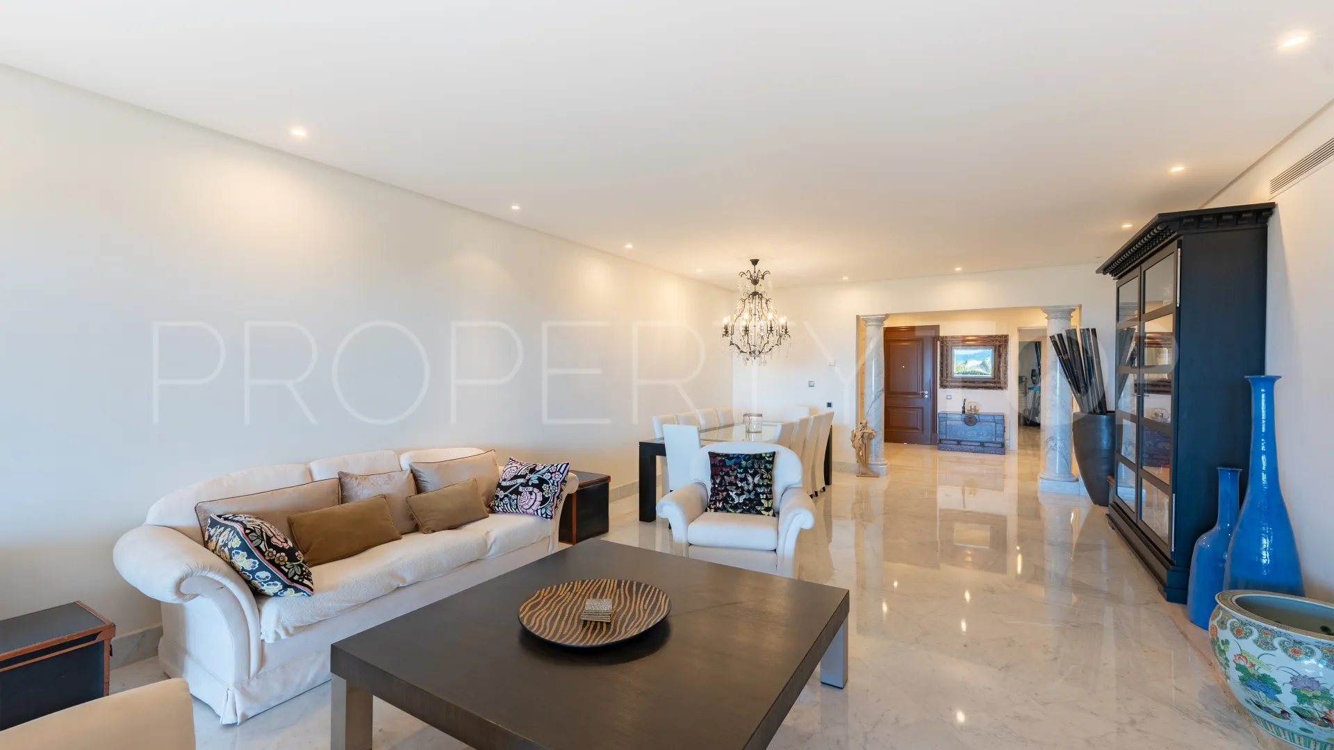 For sale ground floor apartment with 3 bedrooms in Los Monteros Playa