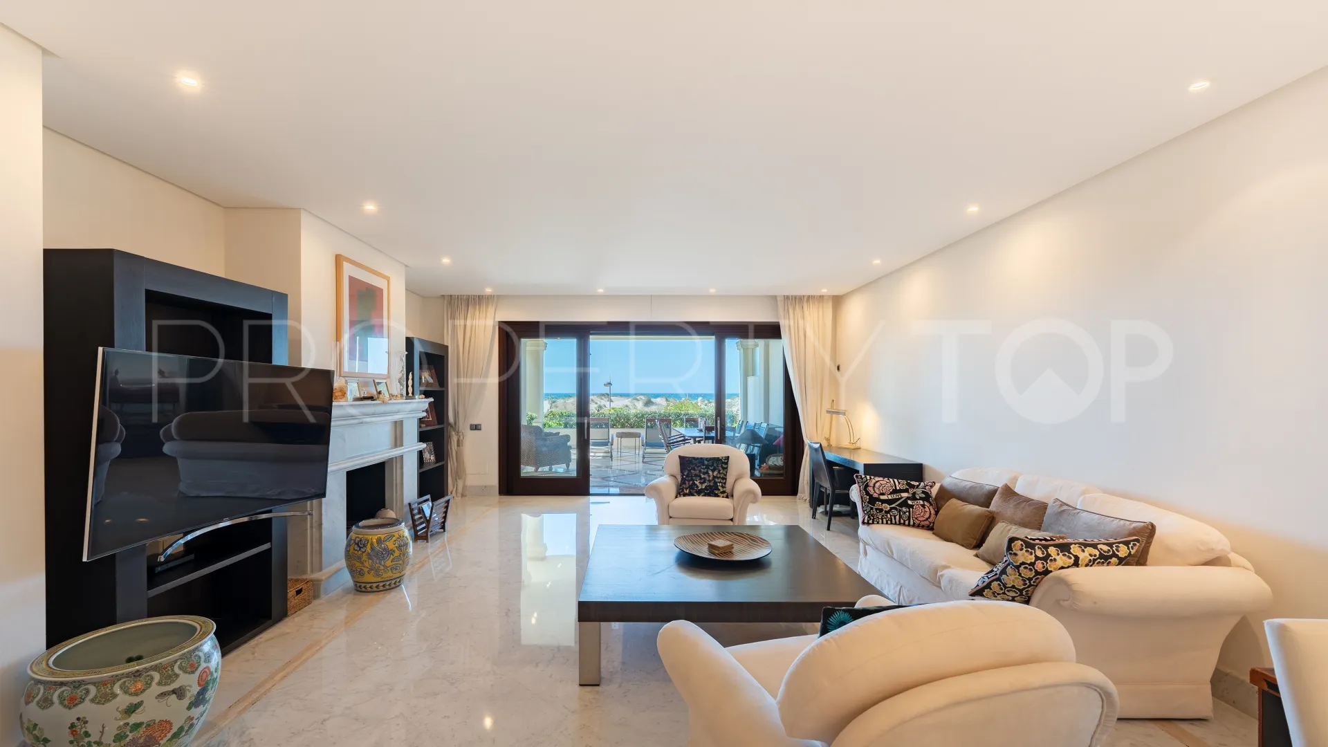 For sale ground floor apartment with 3 bedrooms in Los Monteros Playa
