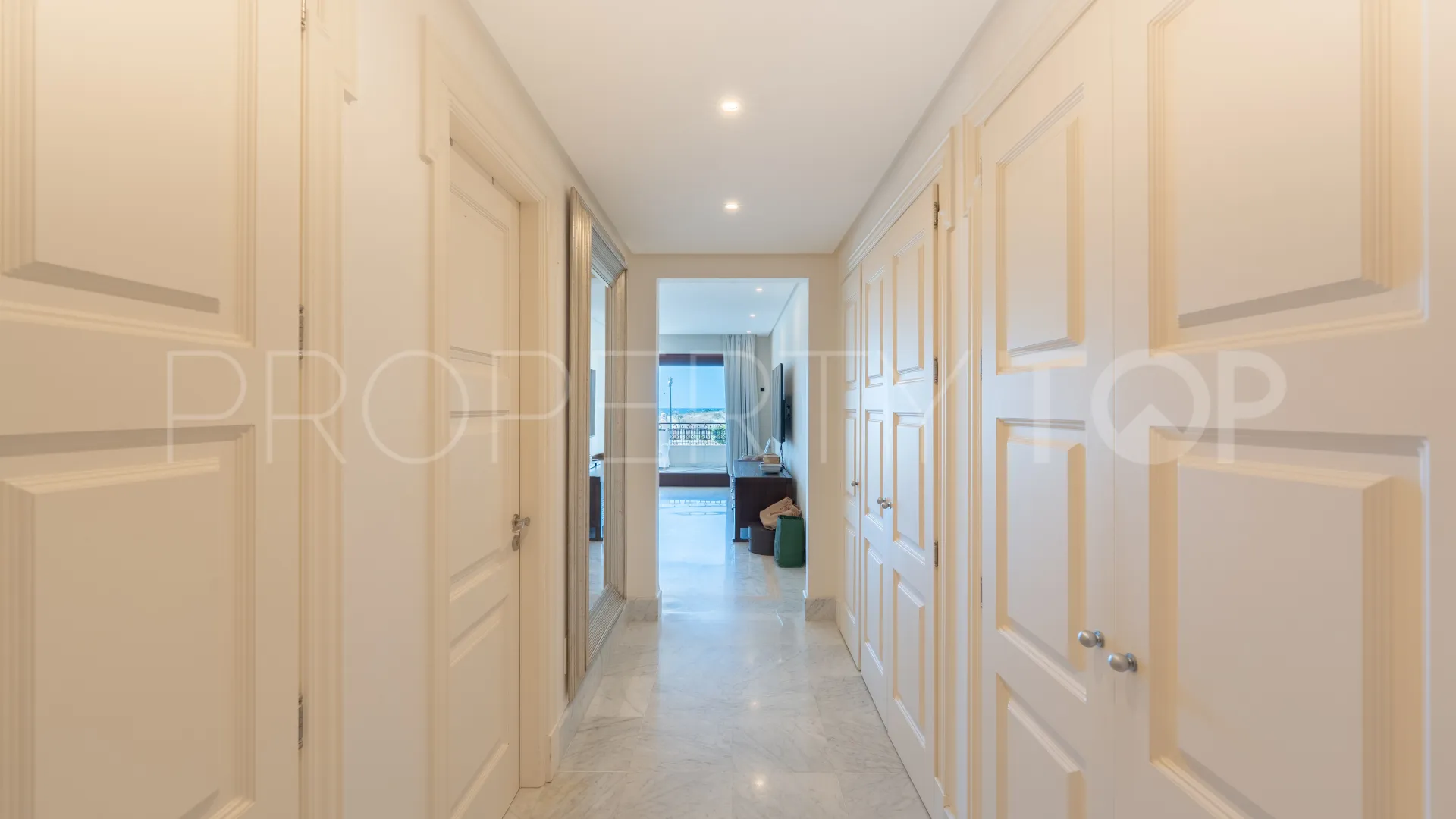 For sale ground floor apartment with 3 bedrooms in Los Monteros Playa