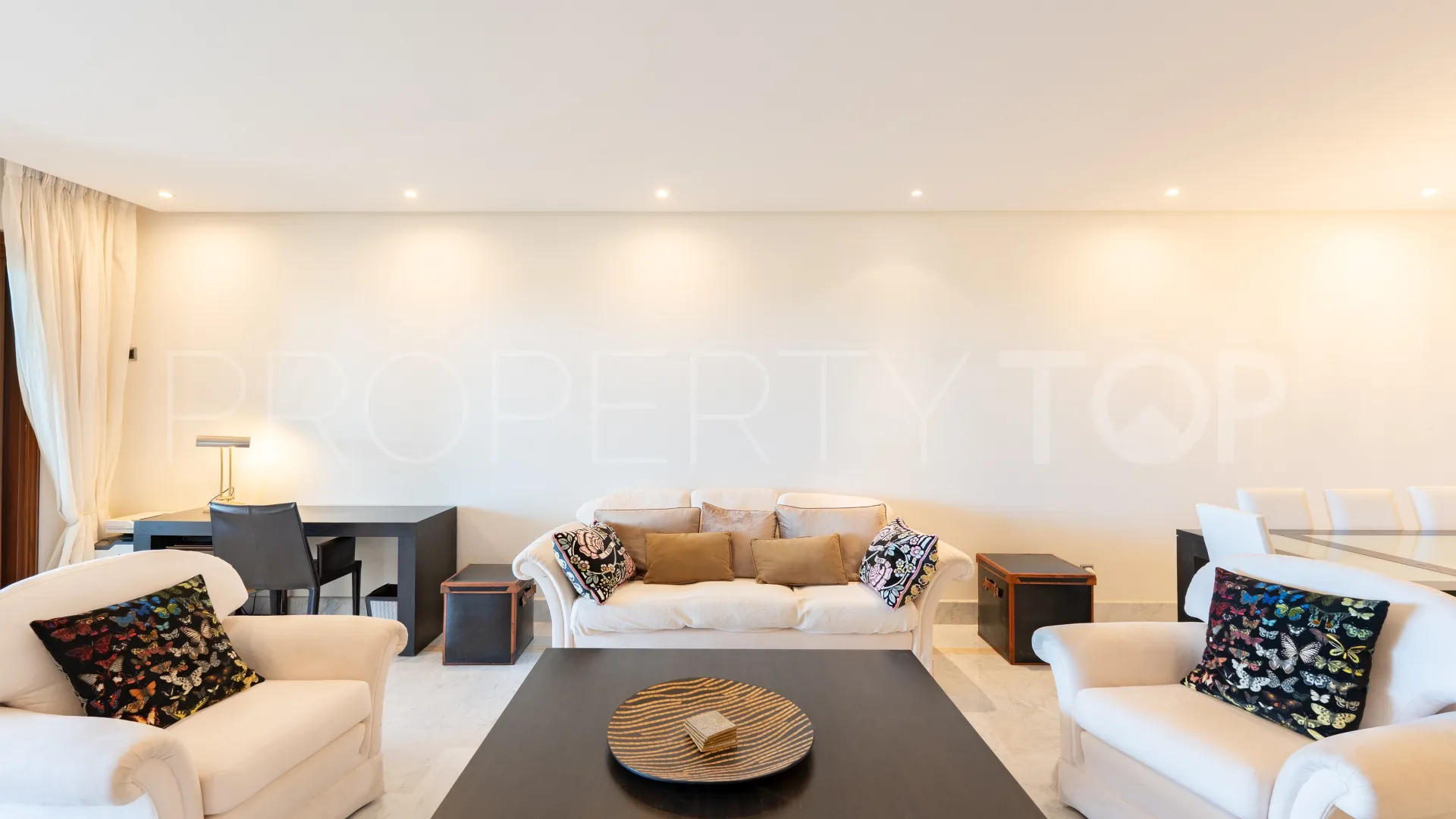 For sale ground floor apartment with 3 bedrooms in Los Monteros Playa