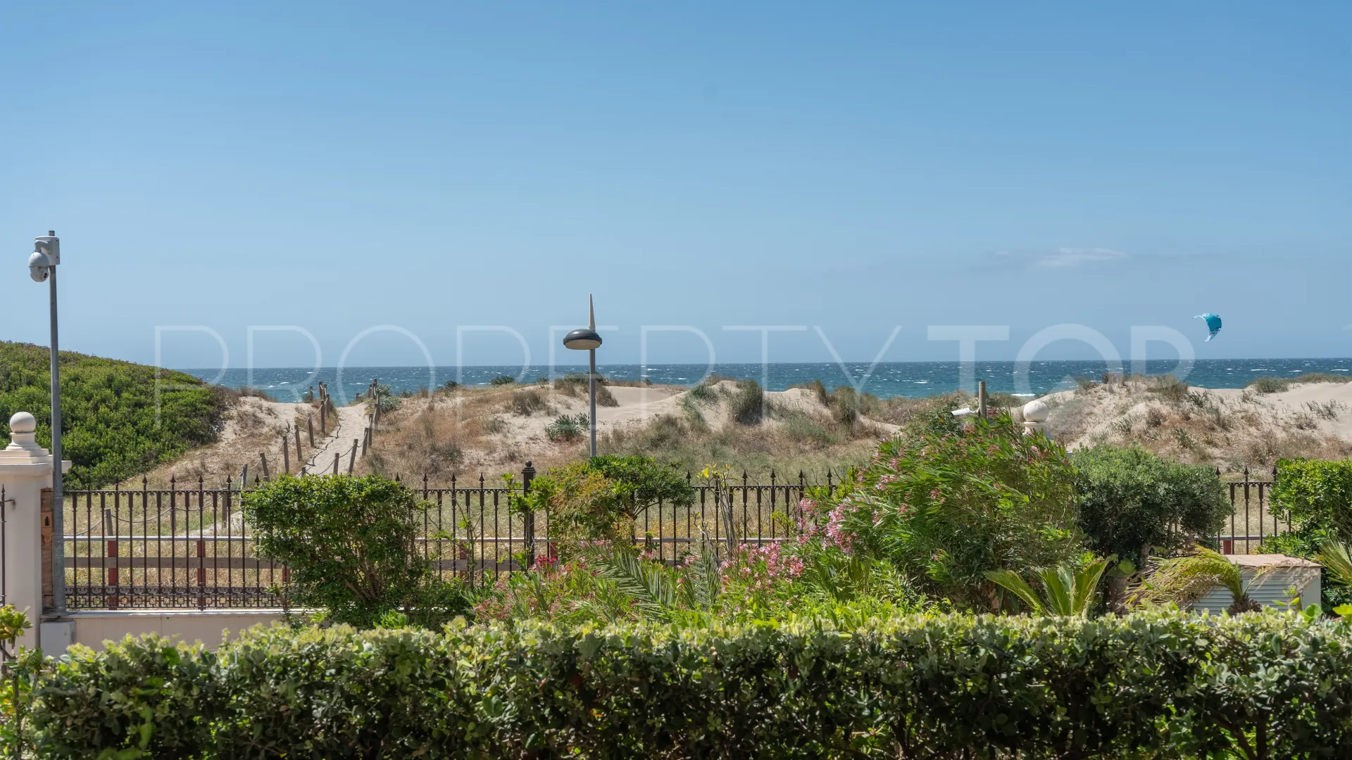 For sale ground floor apartment with 3 bedrooms in Los Monteros Playa
