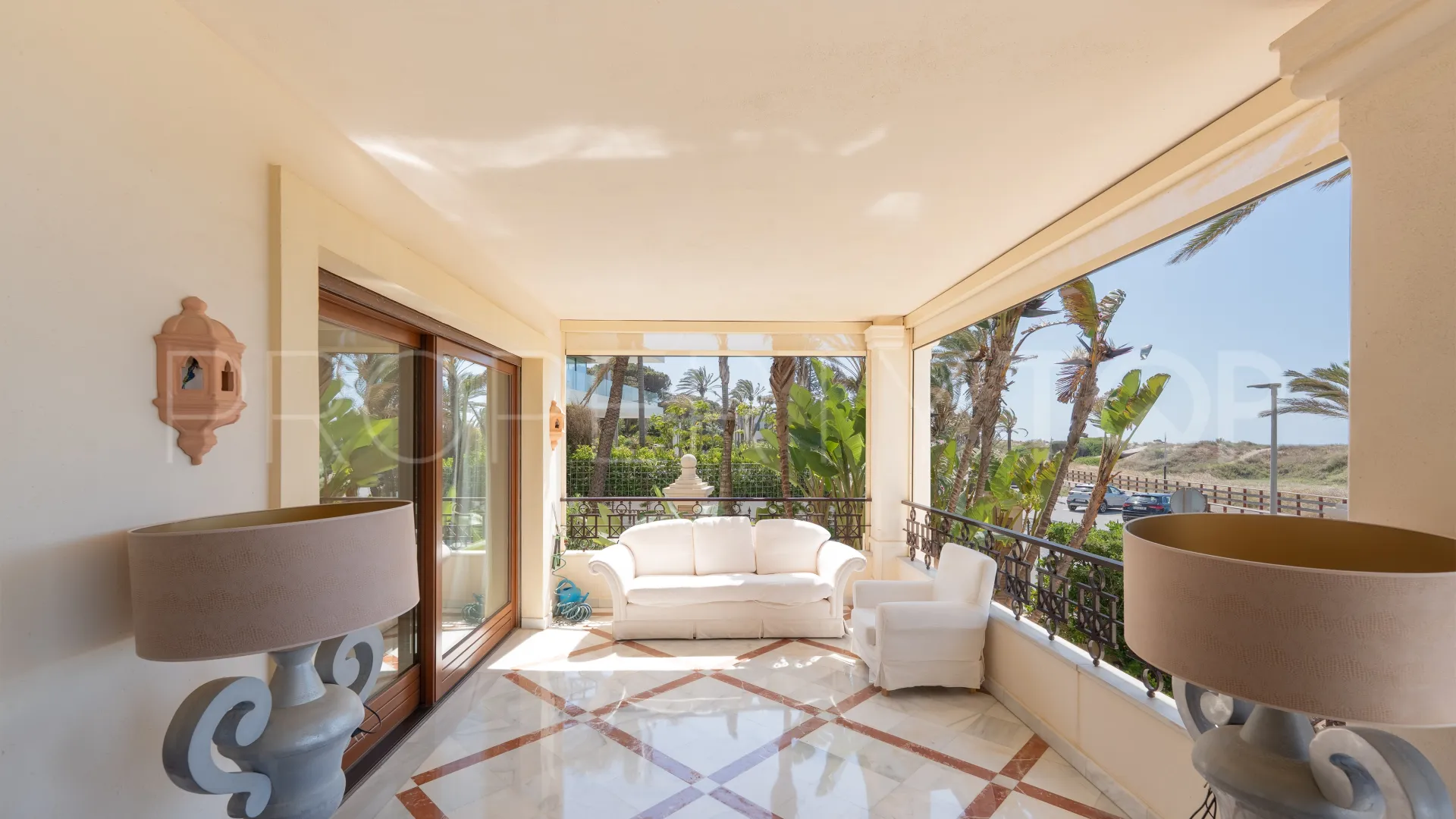 For sale ground floor apartment with 3 bedrooms in Los Monteros Playa