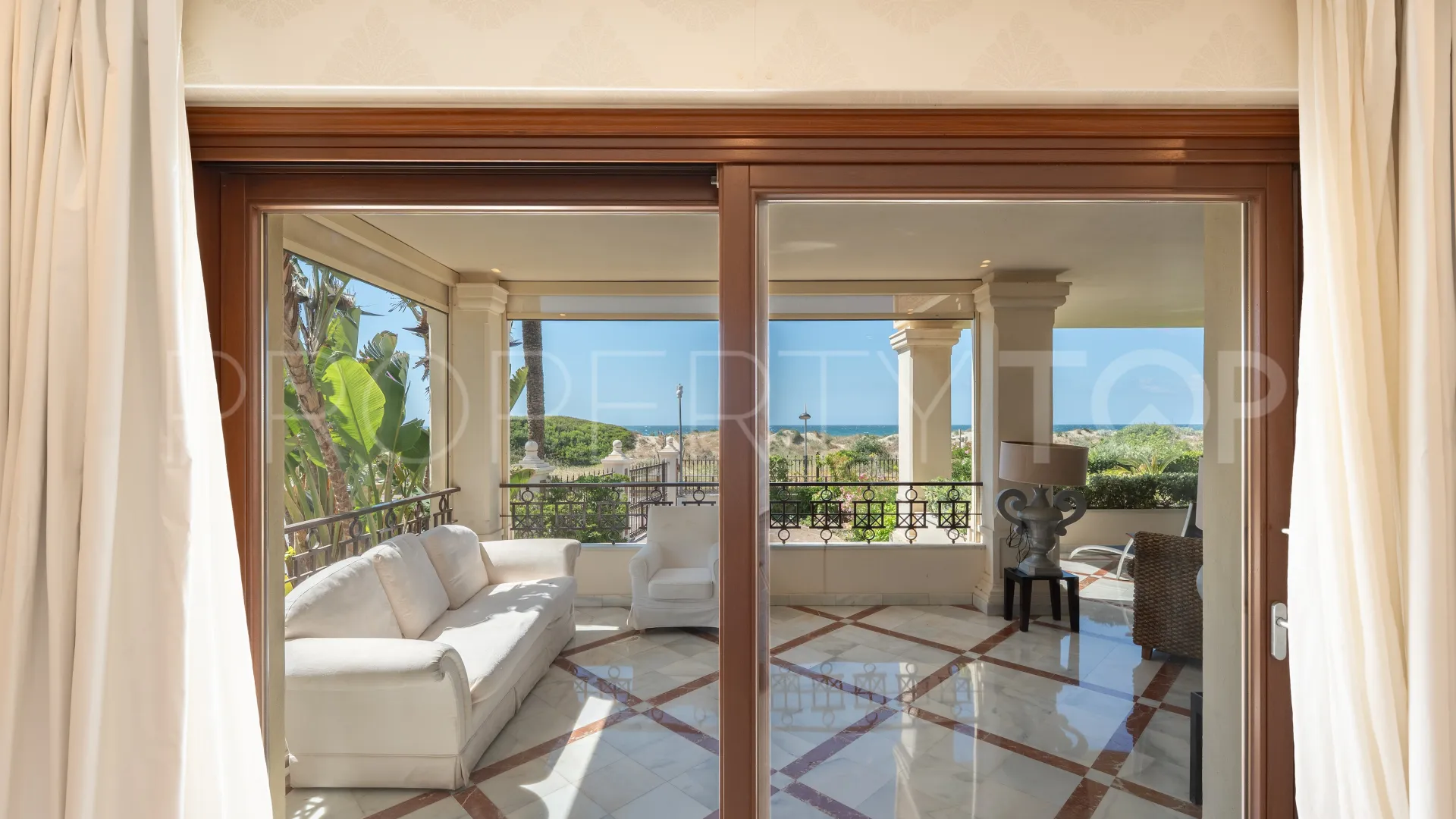 For sale ground floor apartment with 3 bedrooms in Los Monteros Playa