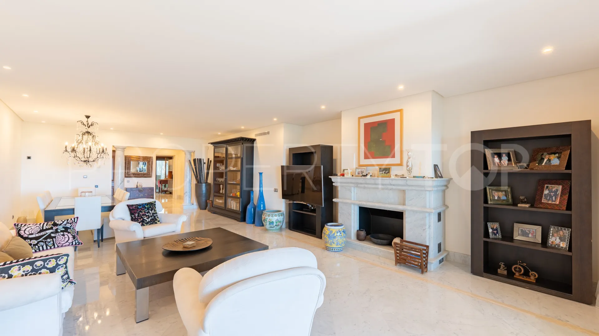For sale ground floor apartment with 3 bedrooms in Los Monteros Playa