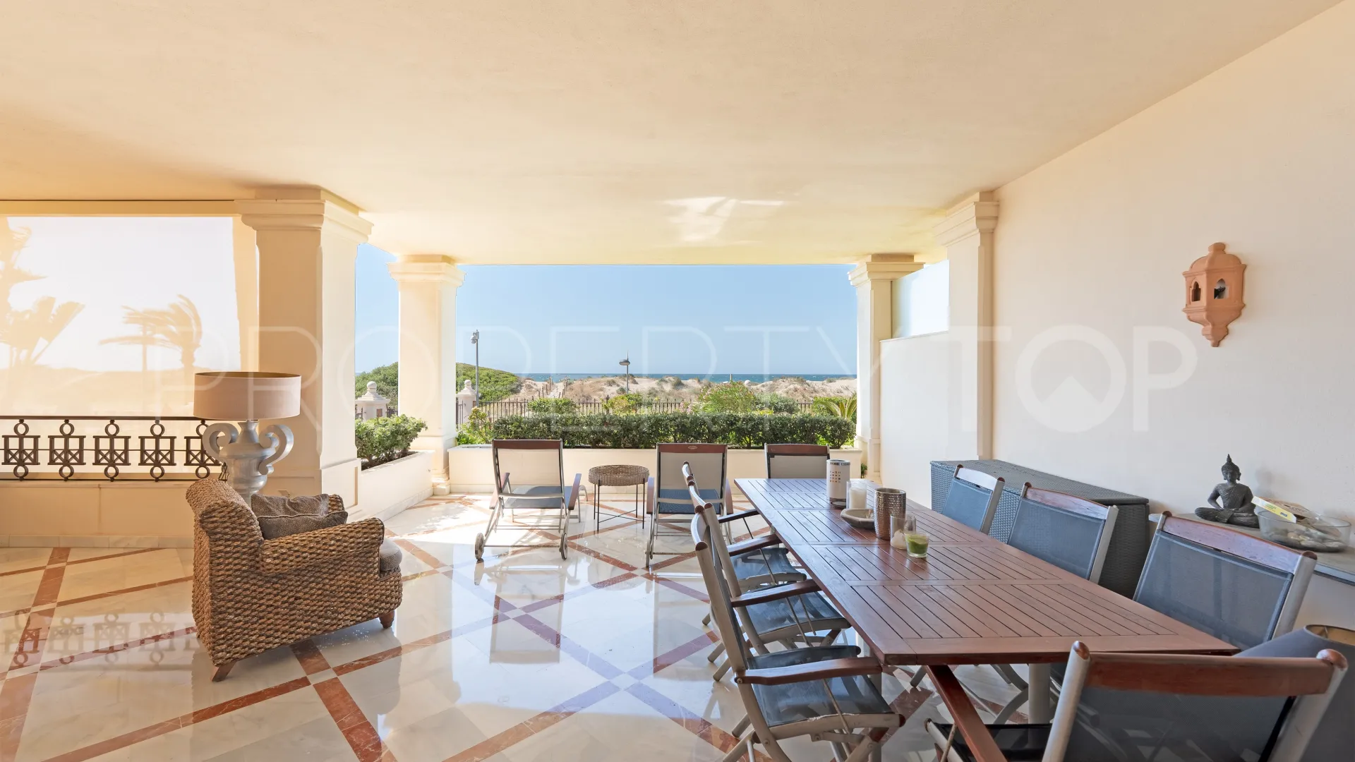 For sale ground floor apartment with 3 bedrooms in Los Monteros Playa