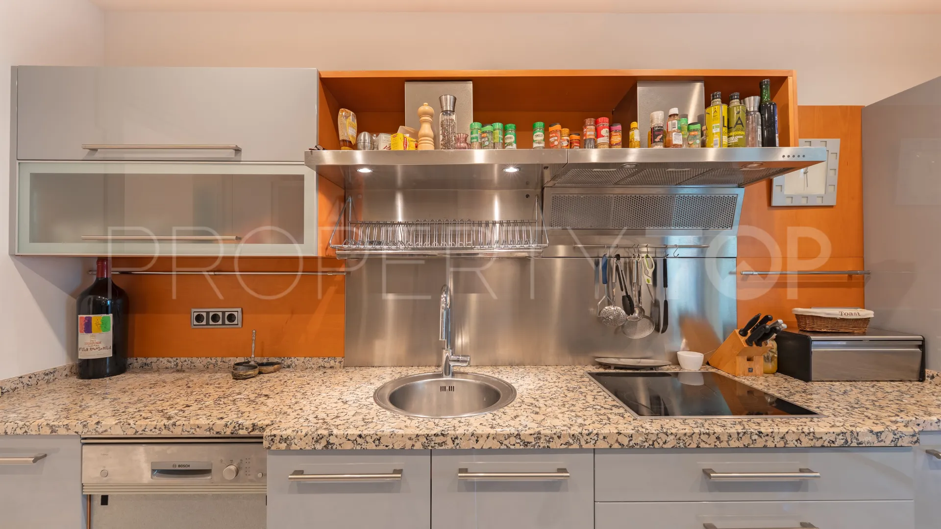 For sale ground floor apartment with 3 bedrooms in Los Monteros Playa
