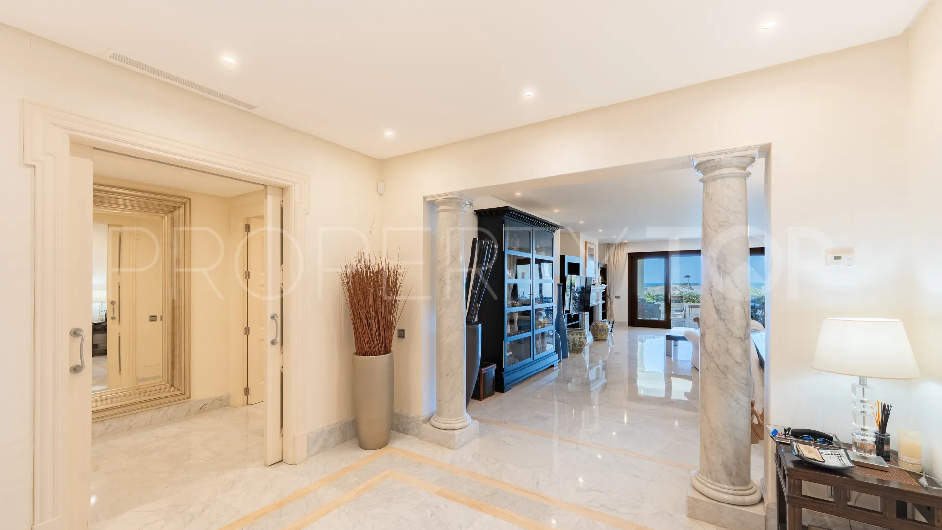 For sale ground floor apartment with 3 bedrooms in Los Monteros Playa