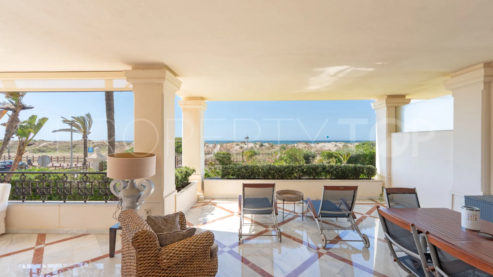 For sale ground floor apartment with 3 bedrooms in Los Monteros Playa