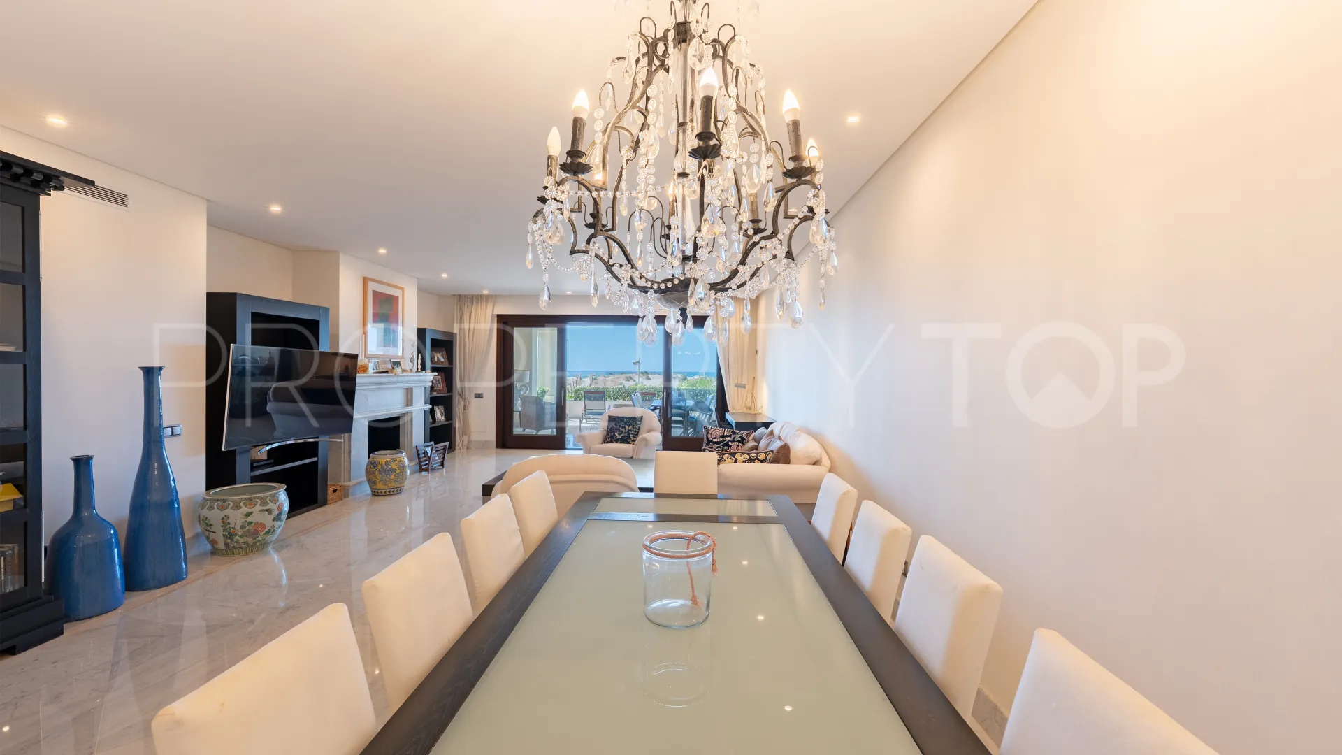 For sale ground floor apartment with 3 bedrooms in Los Monteros Playa