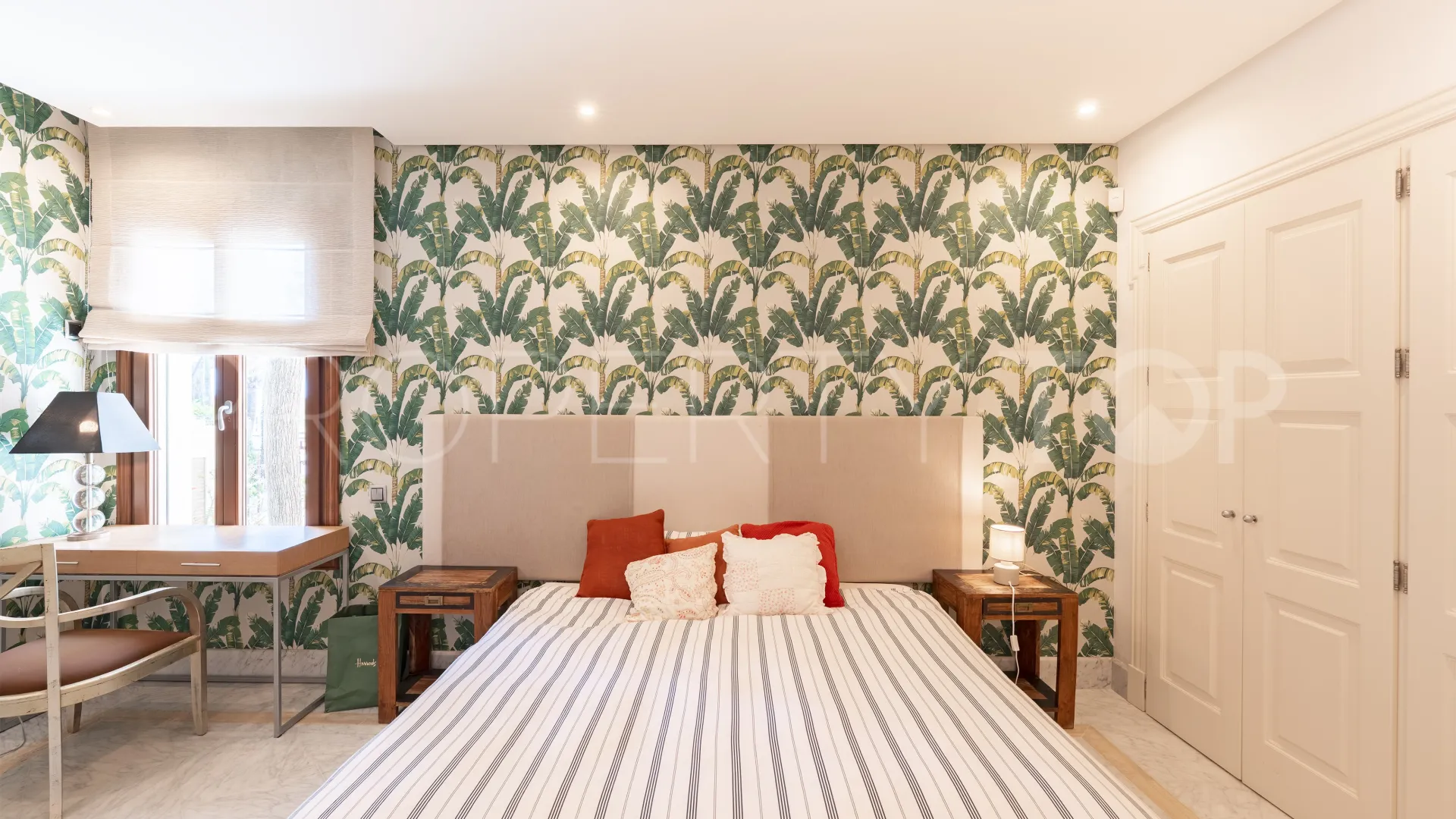 For sale ground floor apartment with 3 bedrooms in Los Monteros Playa