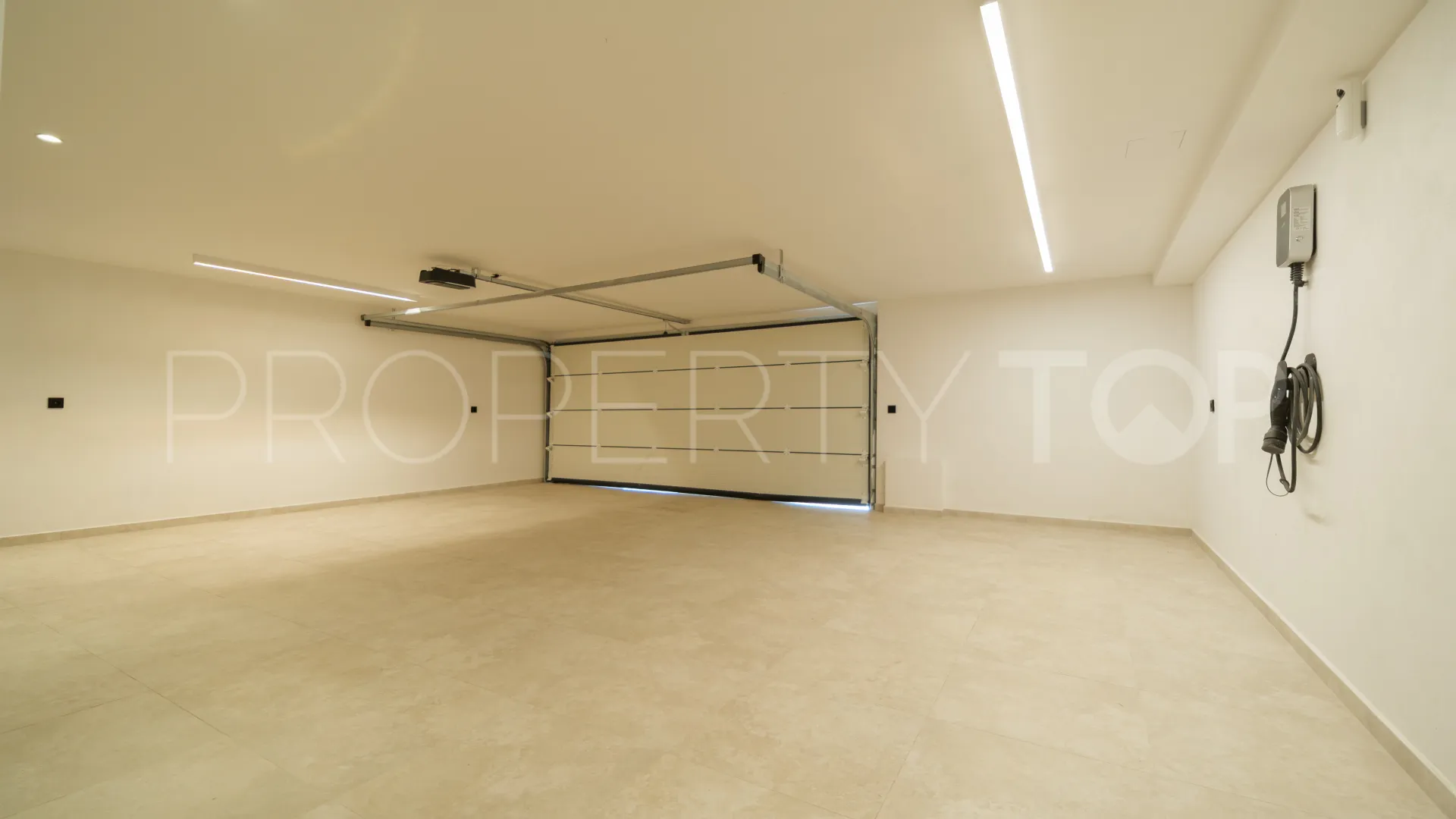4 bedrooms villa in Marbella East for sale