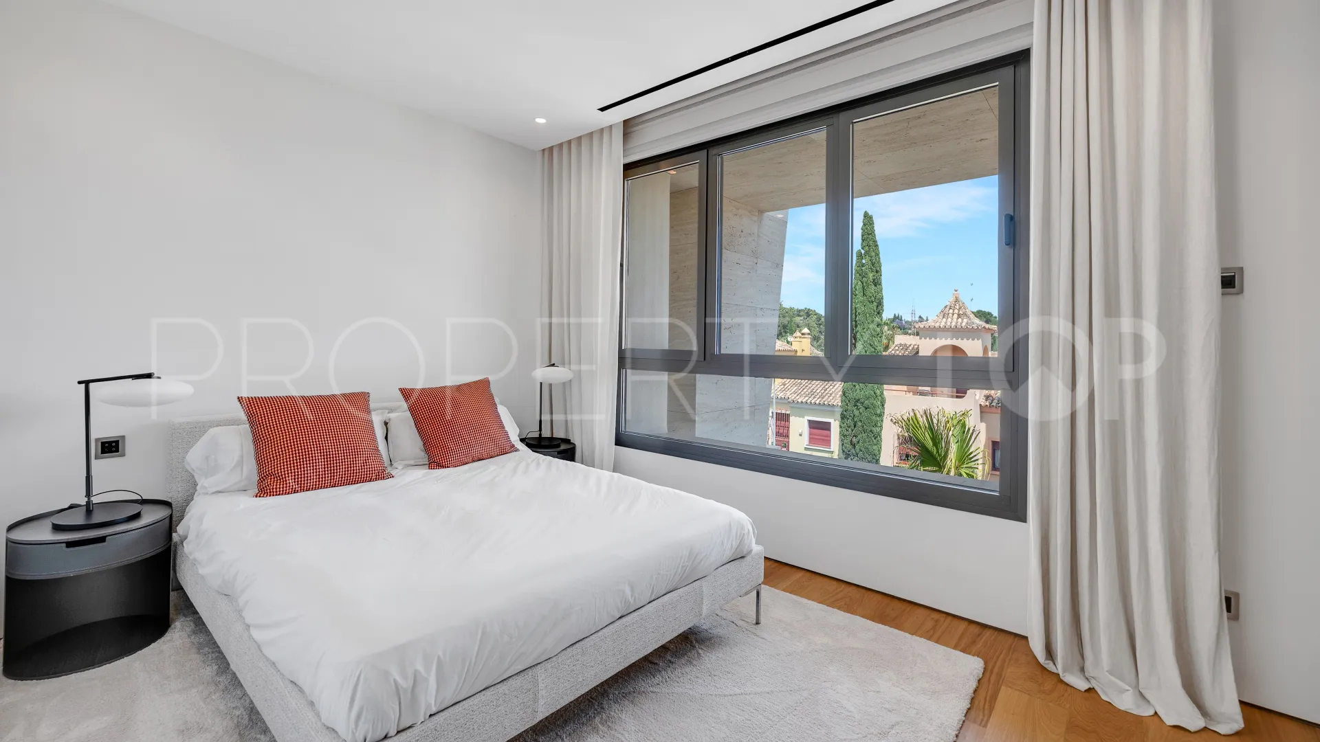 Atico duplex en venta de 3 dormitorios en Epic Marbella