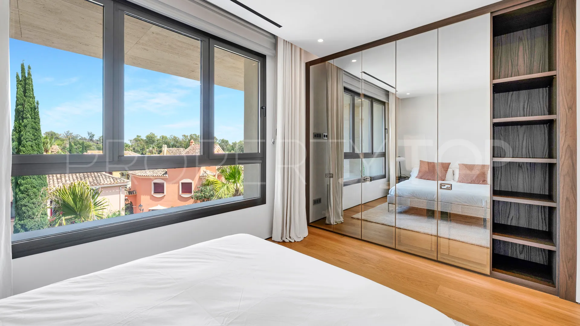 Atico duplex en venta de 3 dormitorios en Epic Marbella