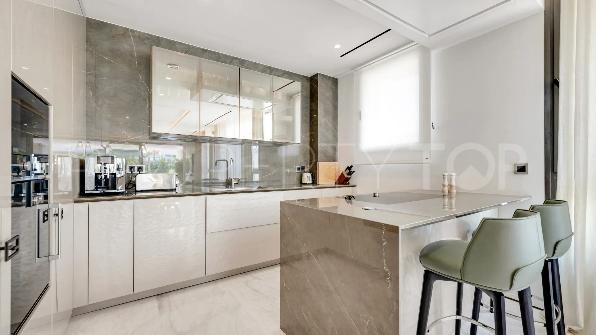 Atico duplex en venta de 3 dormitorios en Epic Marbella