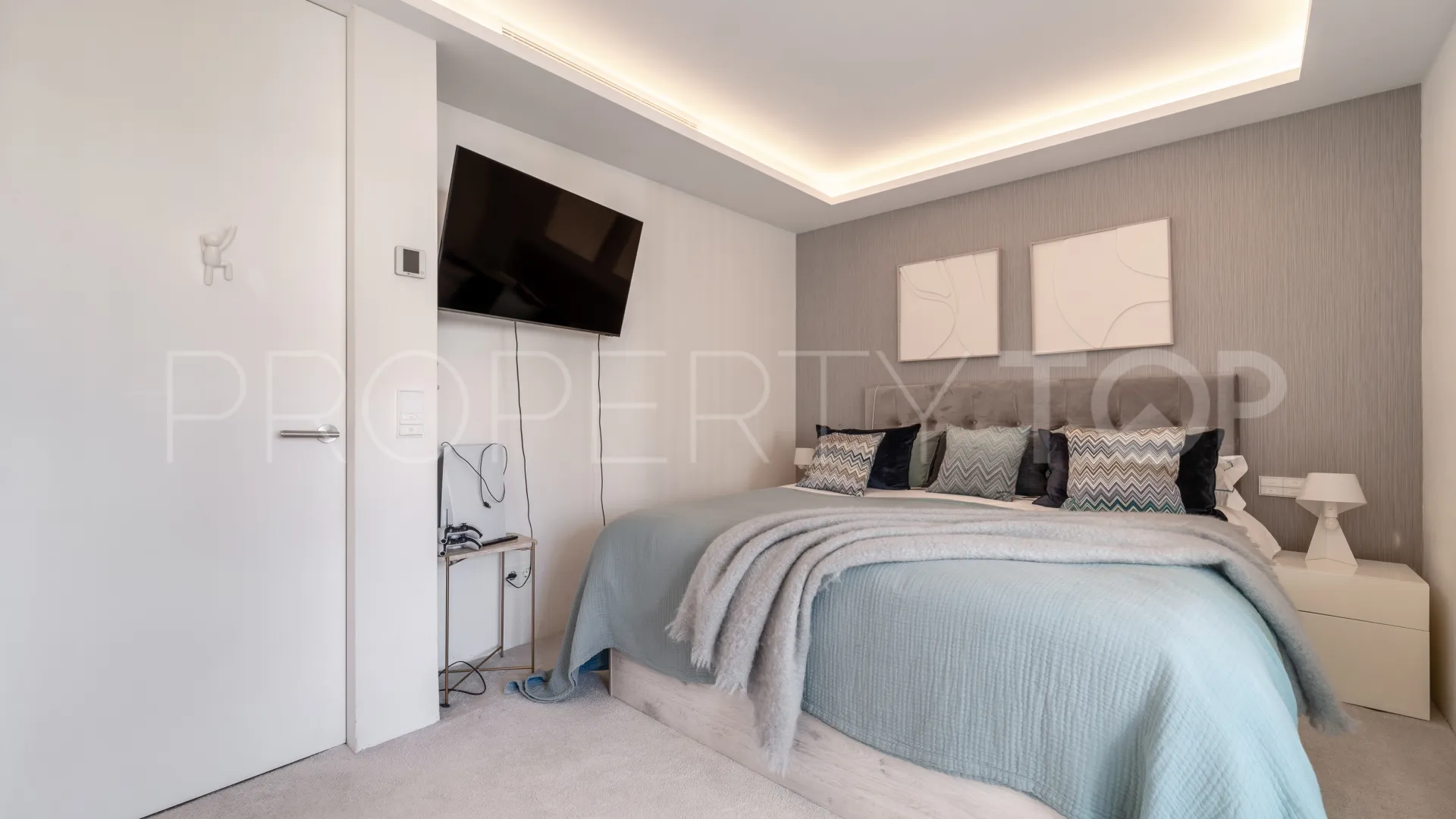 Duplex penthouse with 3 bedrooms for sale in Monte Paraiso