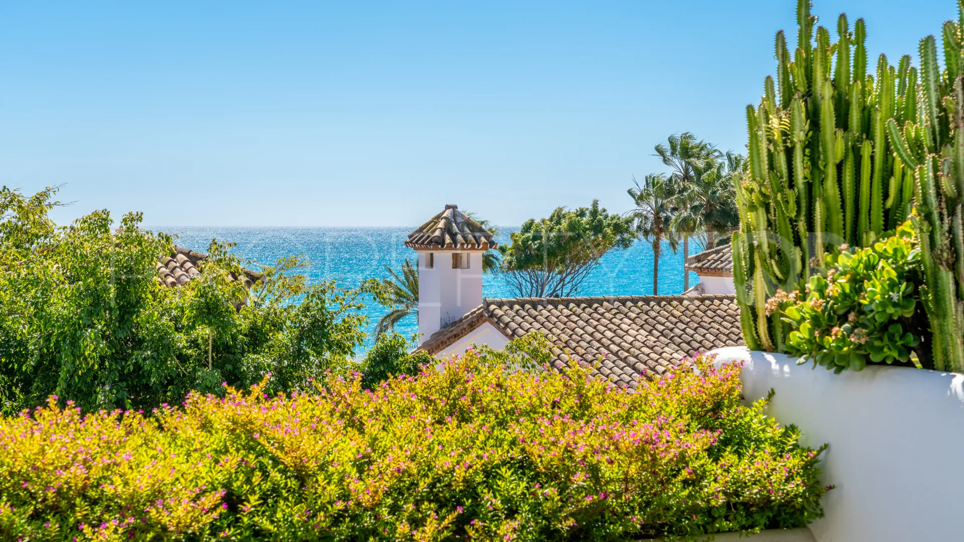 For sale duplex penthouse with 3 bedrooms in Puente Romano