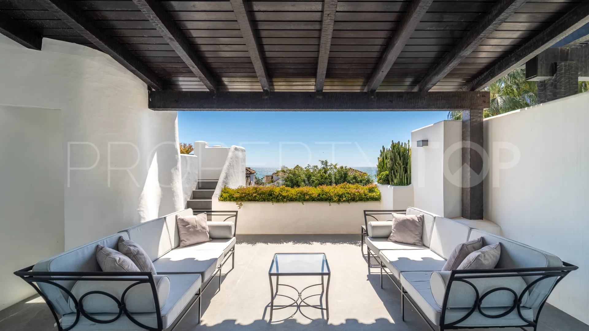 For sale duplex penthouse with 3 bedrooms in Puente Romano