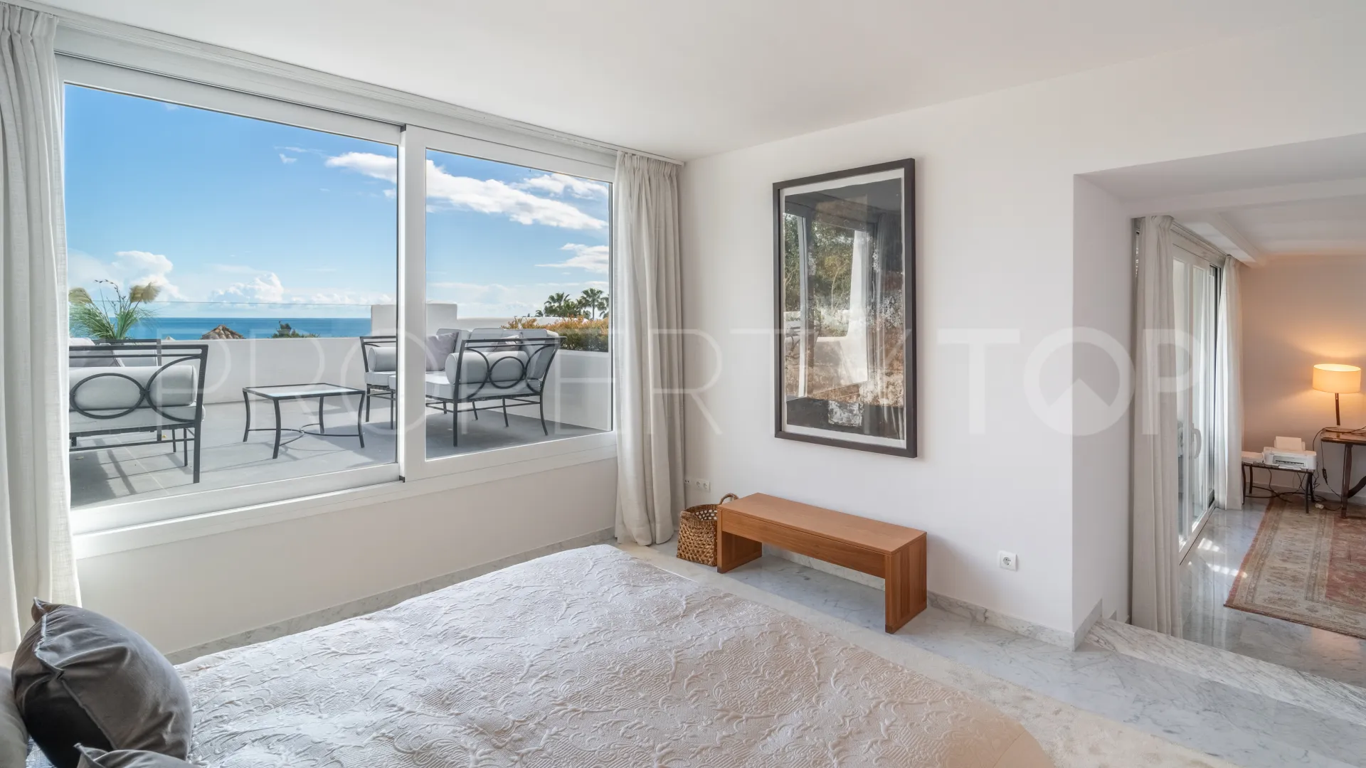 For sale duplex penthouse with 3 bedrooms in Puente Romano