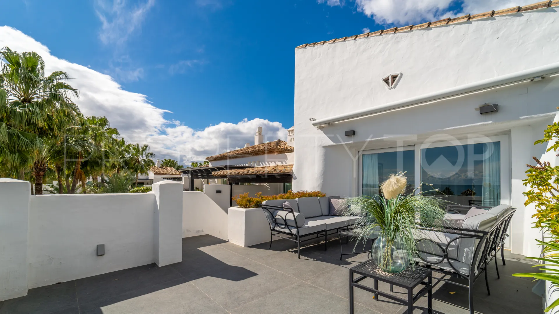 For sale duplex penthouse with 3 bedrooms in Puente Romano
