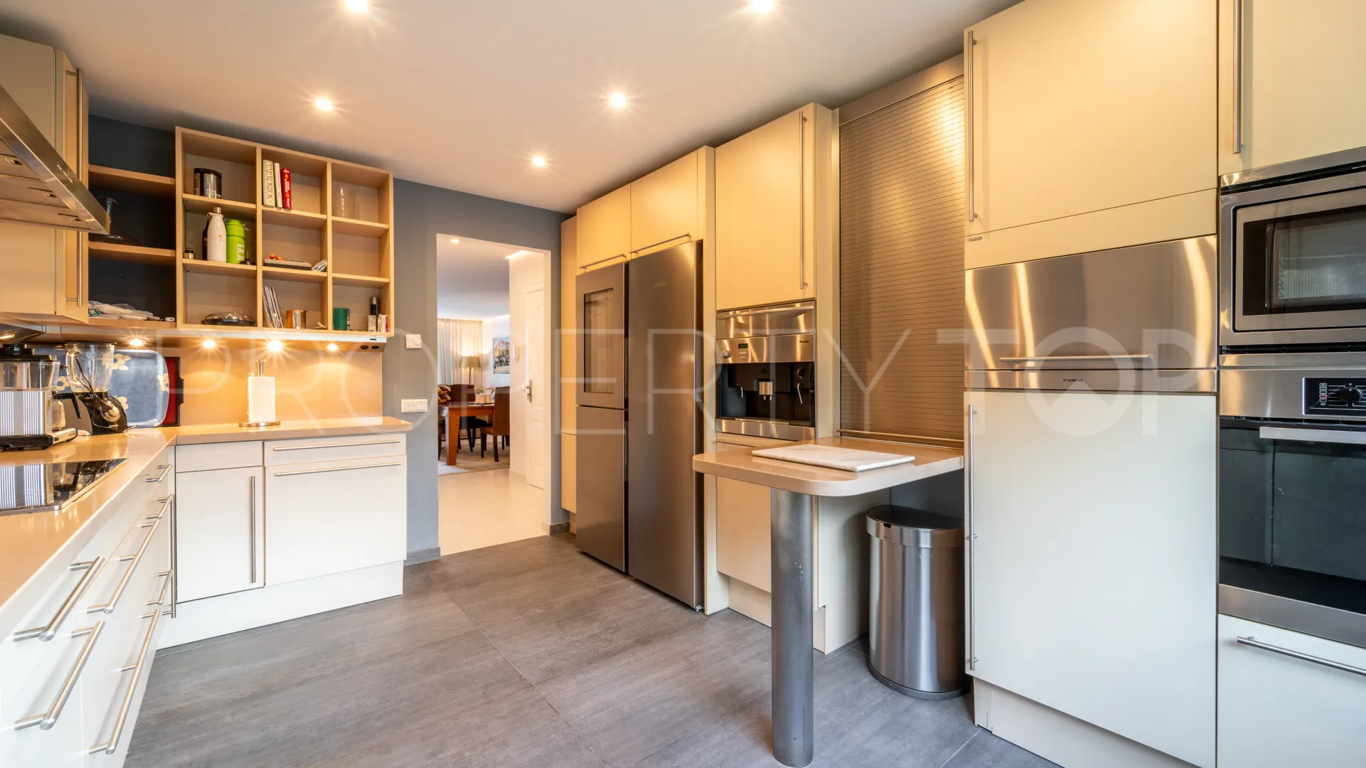 For sale duplex penthouse with 3 bedrooms in Puente Romano