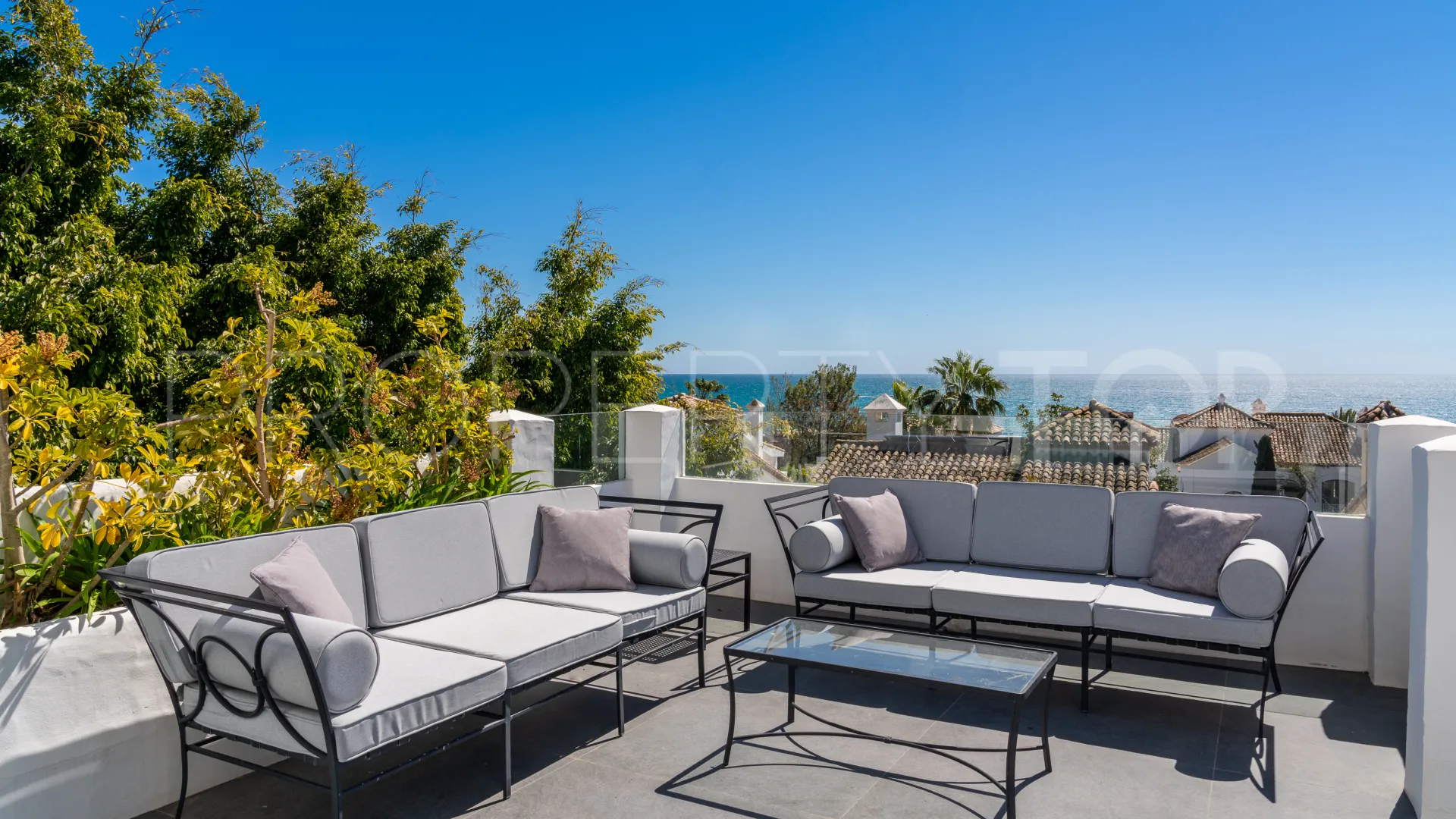 For sale duplex penthouse with 3 bedrooms in Puente Romano