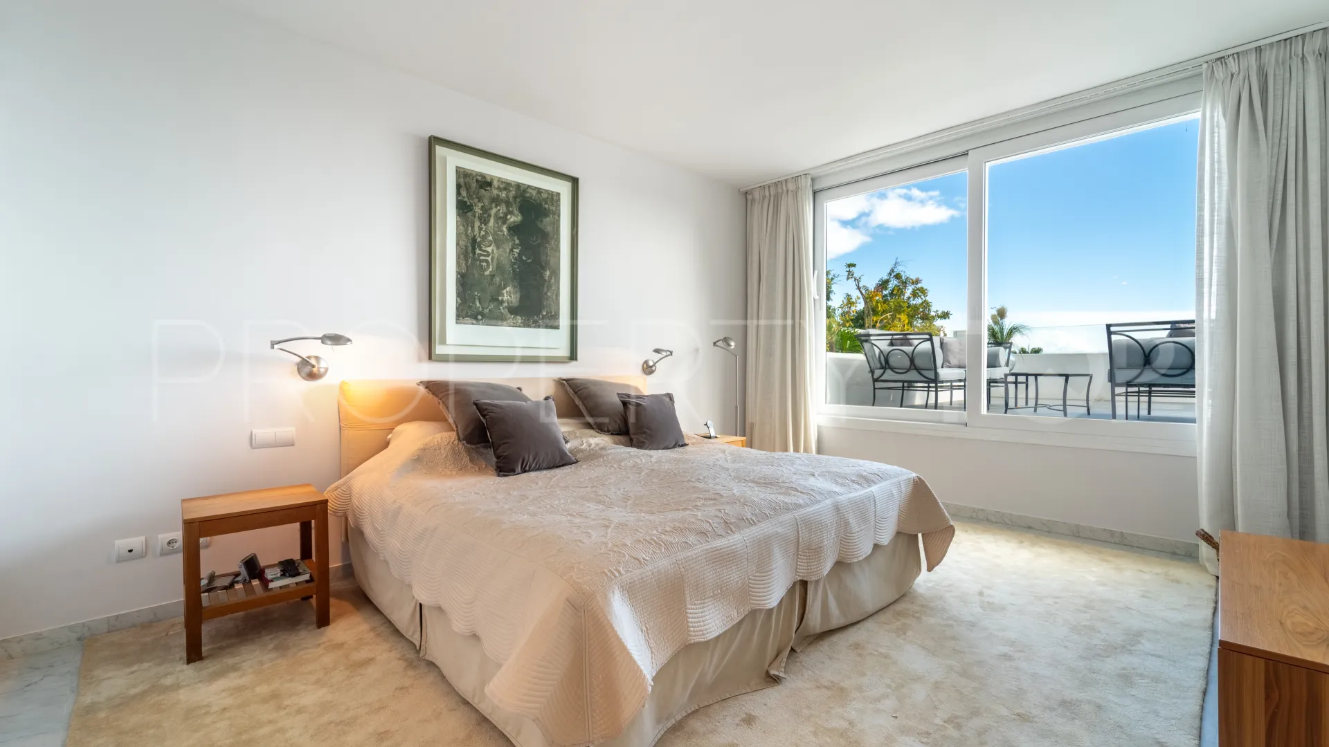 For sale duplex penthouse with 3 bedrooms in Puente Romano