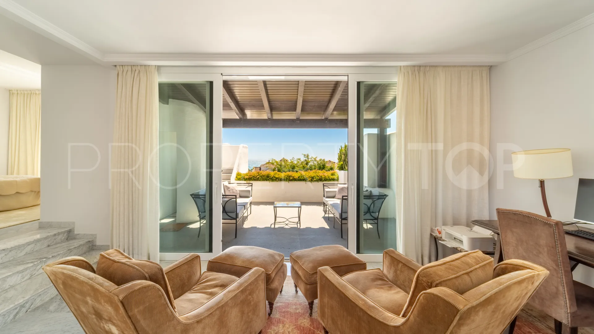 For sale duplex penthouse with 3 bedrooms in Puente Romano