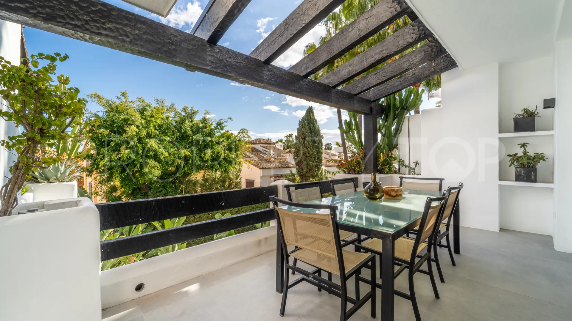 For sale duplex penthouse with 3 bedrooms in Puente Romano