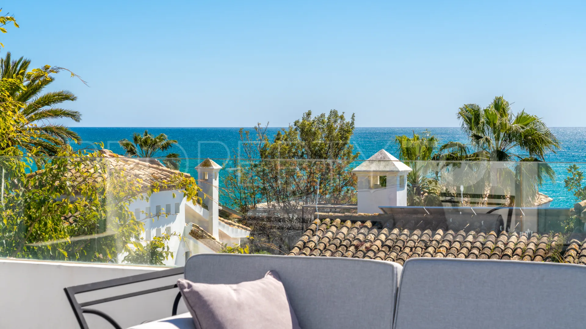 For sale duplex penthouse with 3 bedrooms in Puente Romano