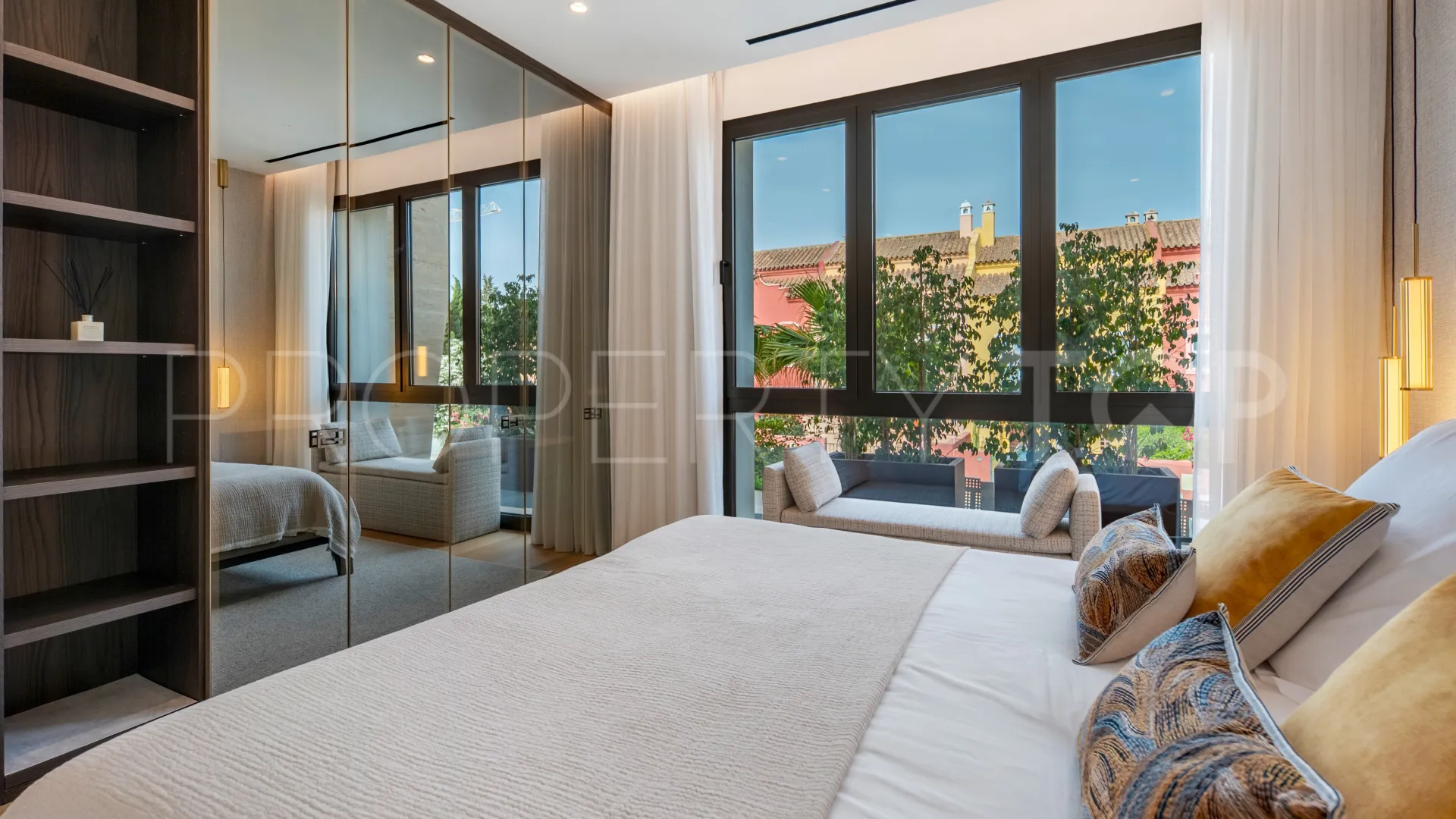 Se vende apartamento planta baja en Epic Marbella de 4 dormitorios