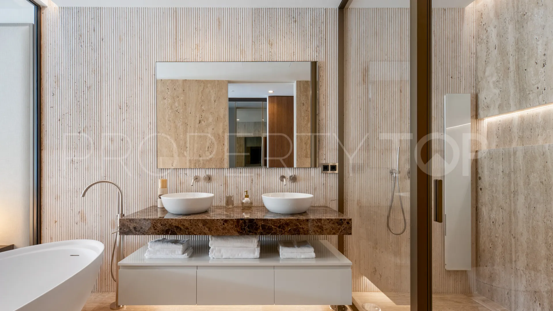 Se vende apartamento planta baja en Epic Marbella de 4 dormitorios