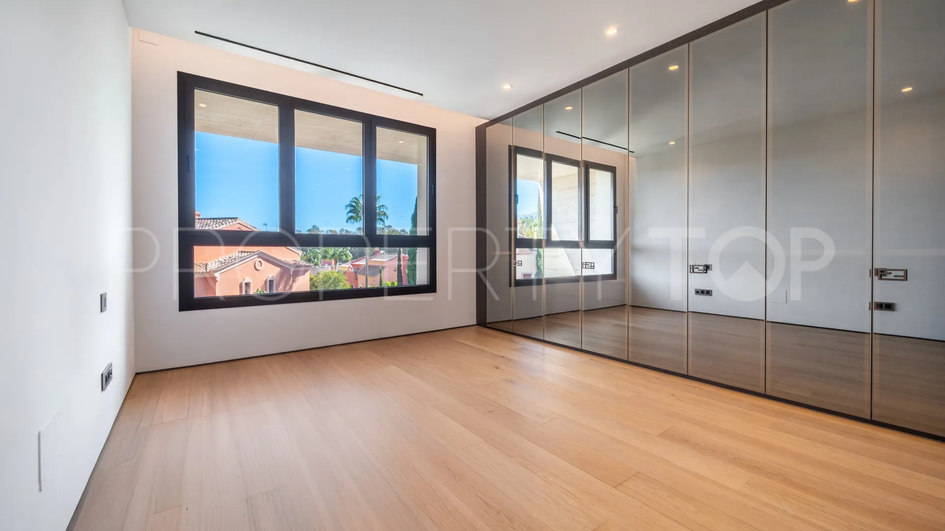 For sale duplex penthouse in Epic Marbella