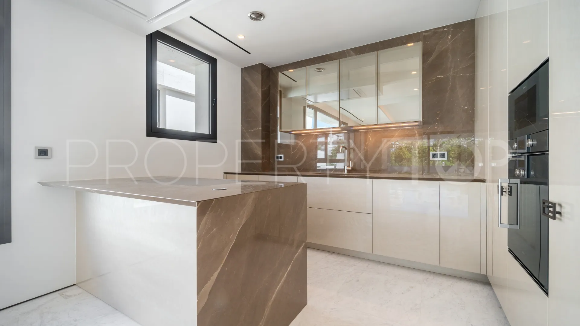 For sale duplex penthouse in Epic Marbella