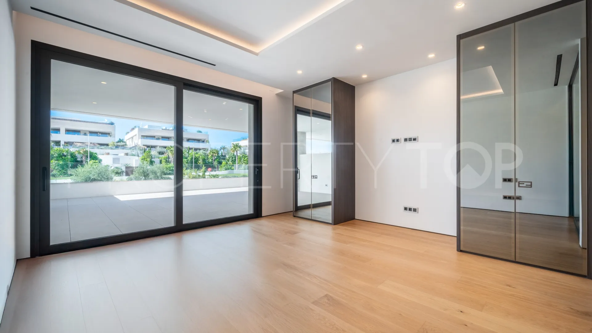 For sale duplex penthouse in Epic Marbella