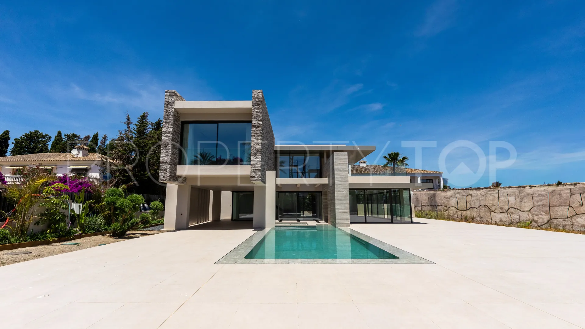 Villa con 8 dormitorios a la venta en Cortijo Blanco
