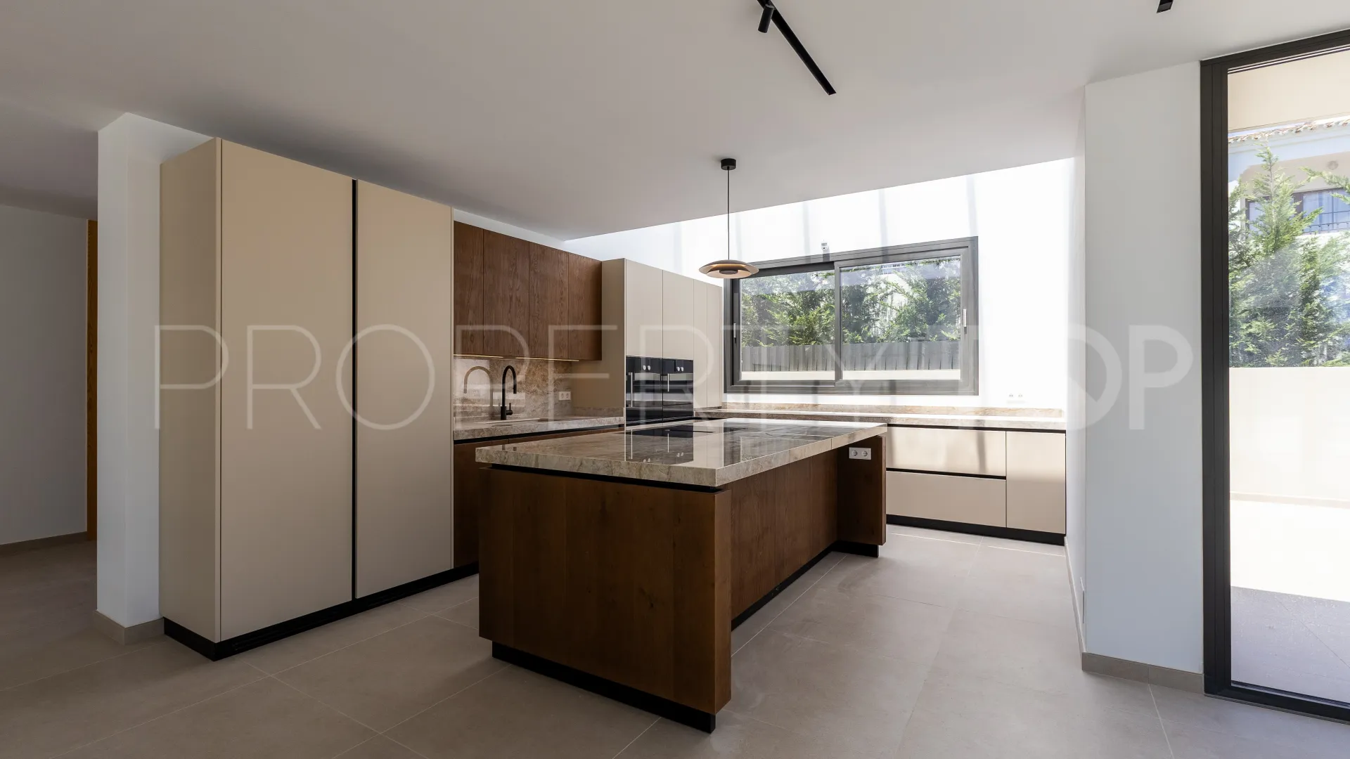 Villa con 8 dormitorios a la venta en Cortijo Blanco