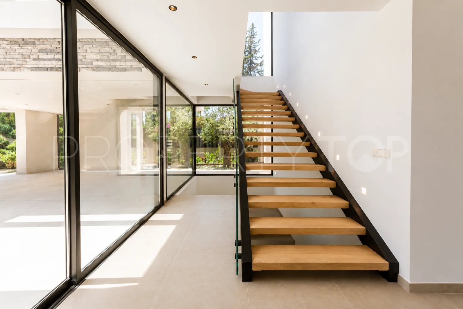 Villa con 8 dormitorios a la venta en Cortijo Blanco