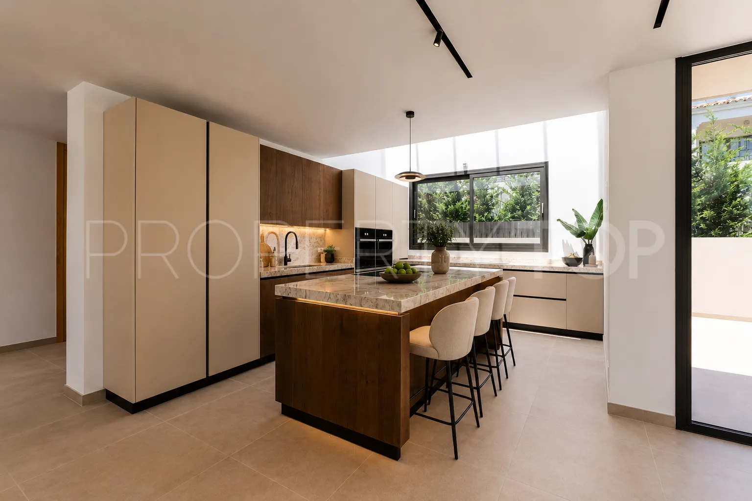 Villa con 8 dormitorios a la venta en Cortijo Blanco