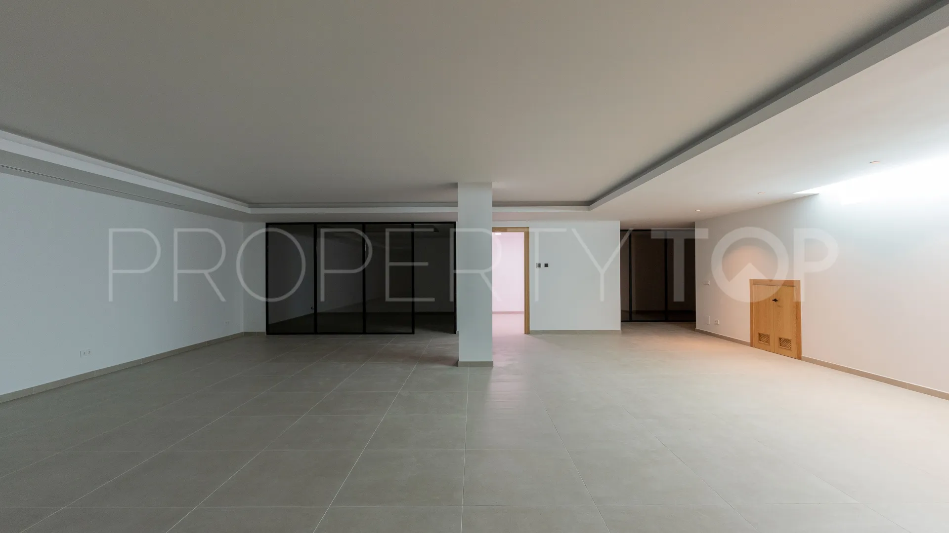 Villa con 8 dormitorios a la venta en Cortijo Blanco