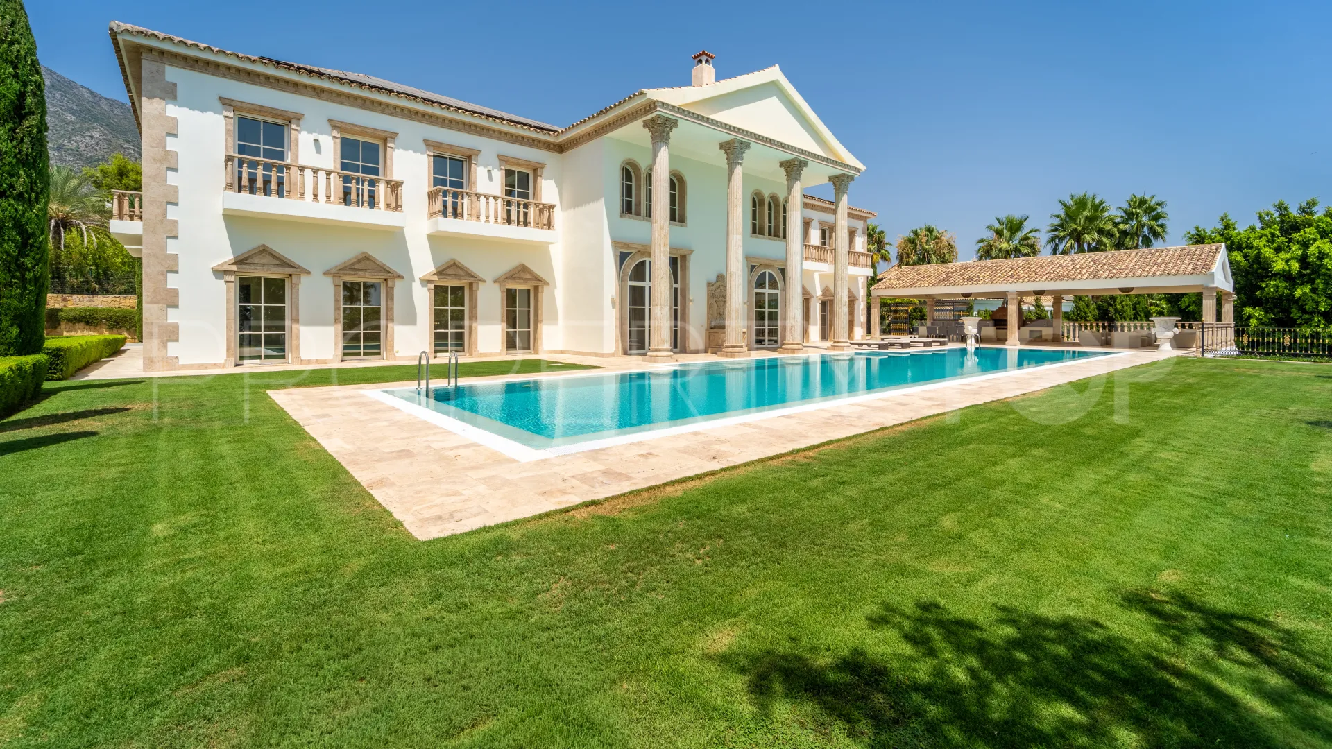 Villa a la venta en Sierra Blanca con 10 dormitorios