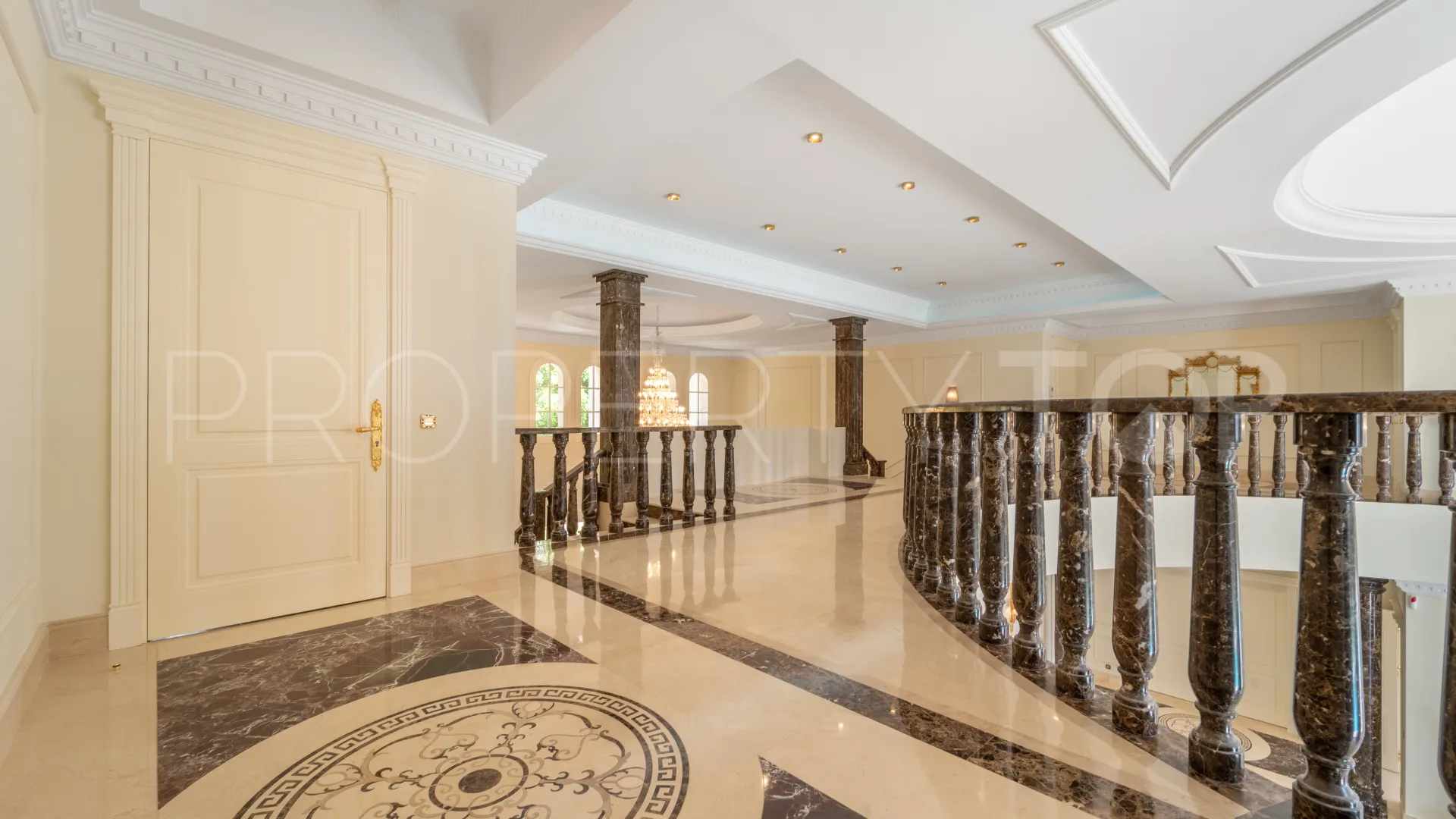Villa a la venta en Sierra Blanca con 10 dormitorios