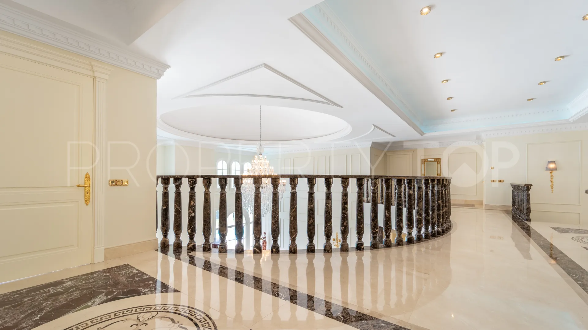 Villa a la venta en Sierra Blanca con 10 dormitorios