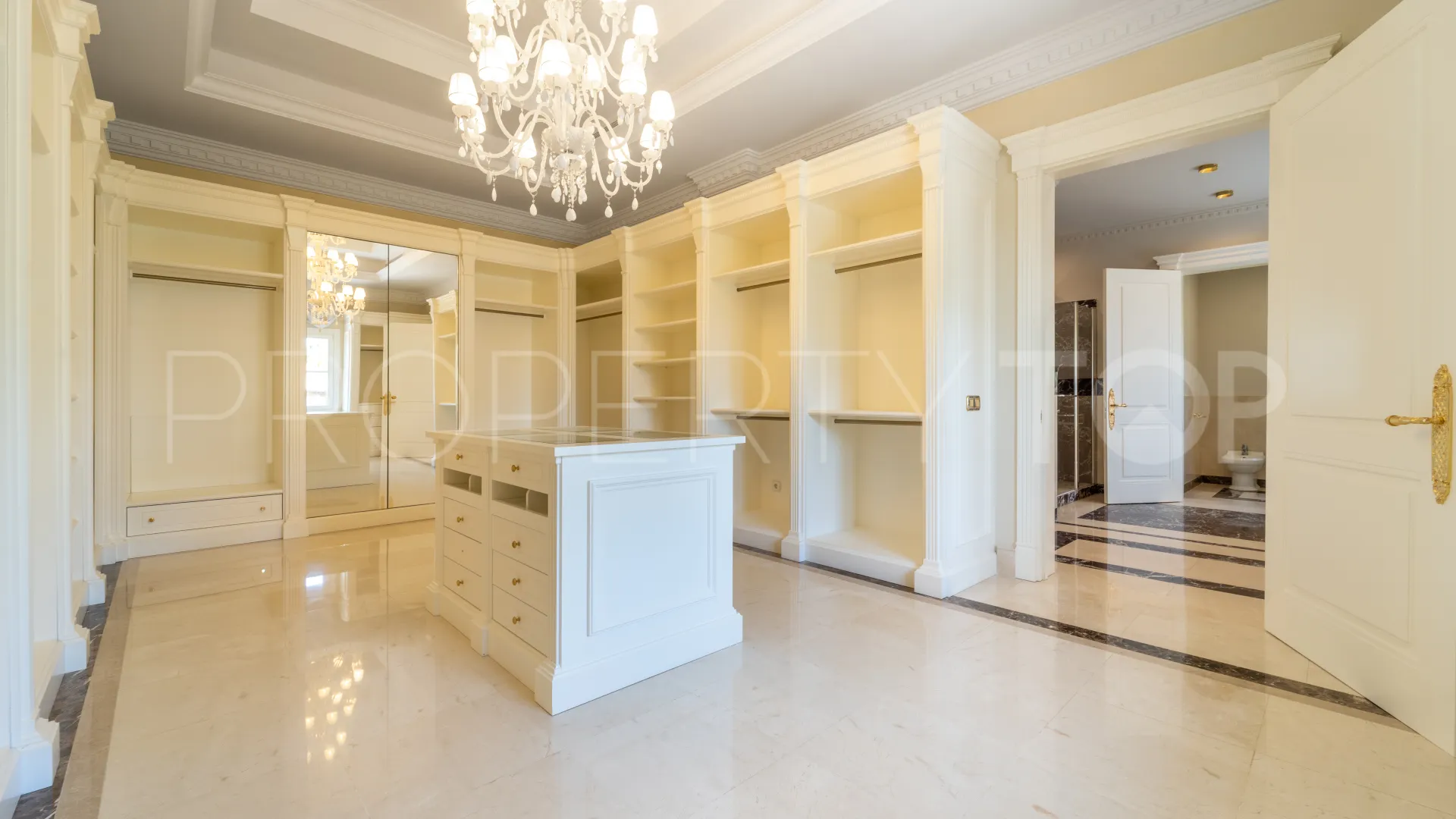 Villa a la venta en Sierra Blanca con 10 dormitorios