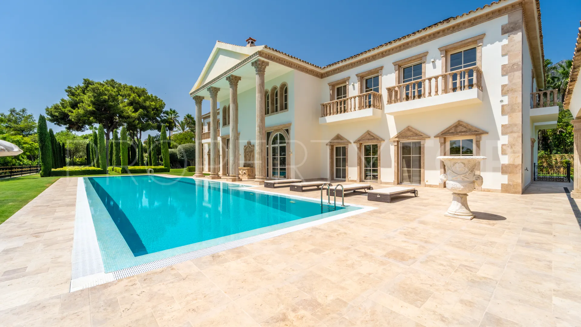 Villa a la venta en Sierra Blanca con 10 dormitorios